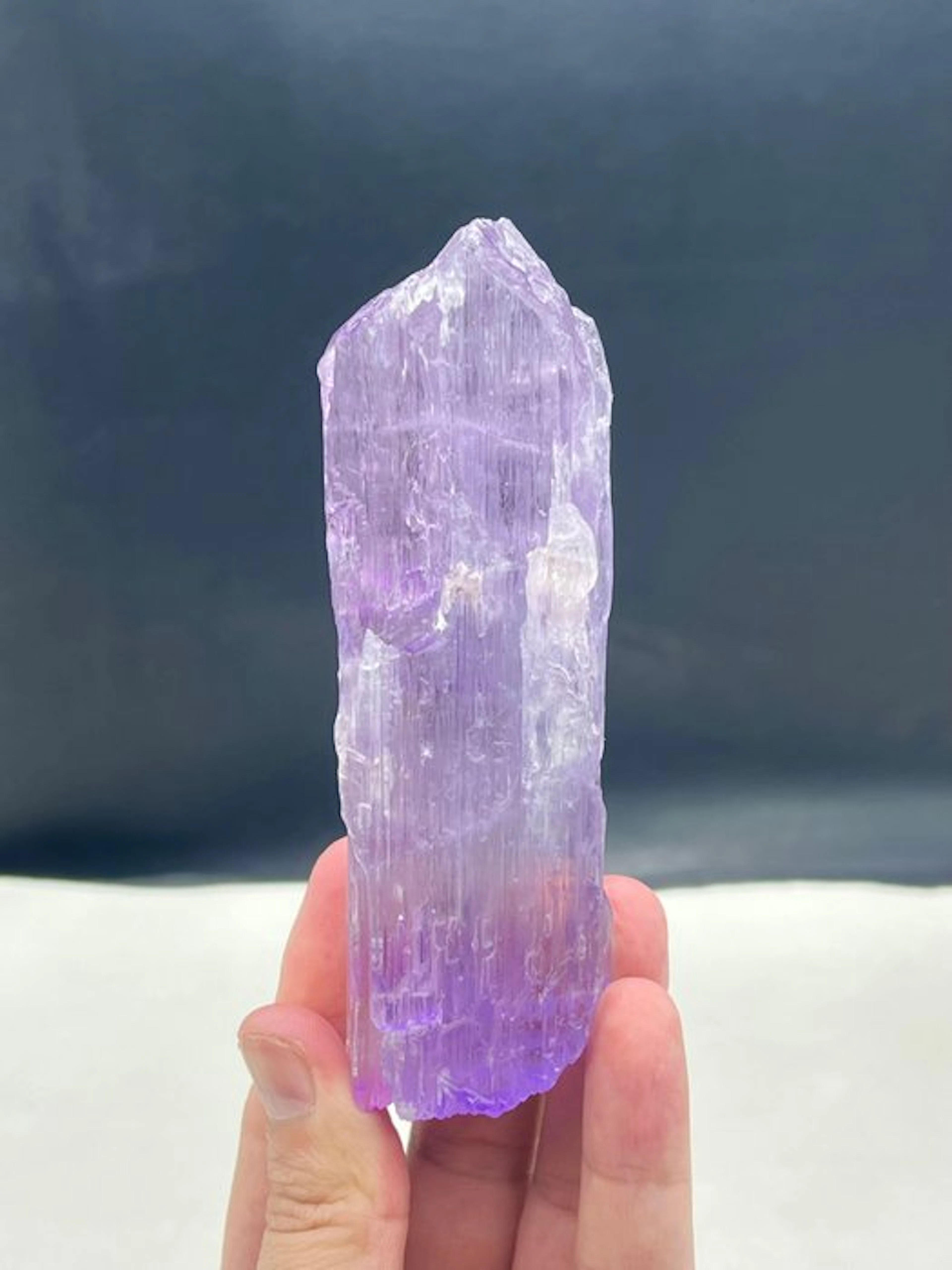 Purple kunzite Crystal - Height: 12 mm - Width: 35 mm- 301 g - (1)