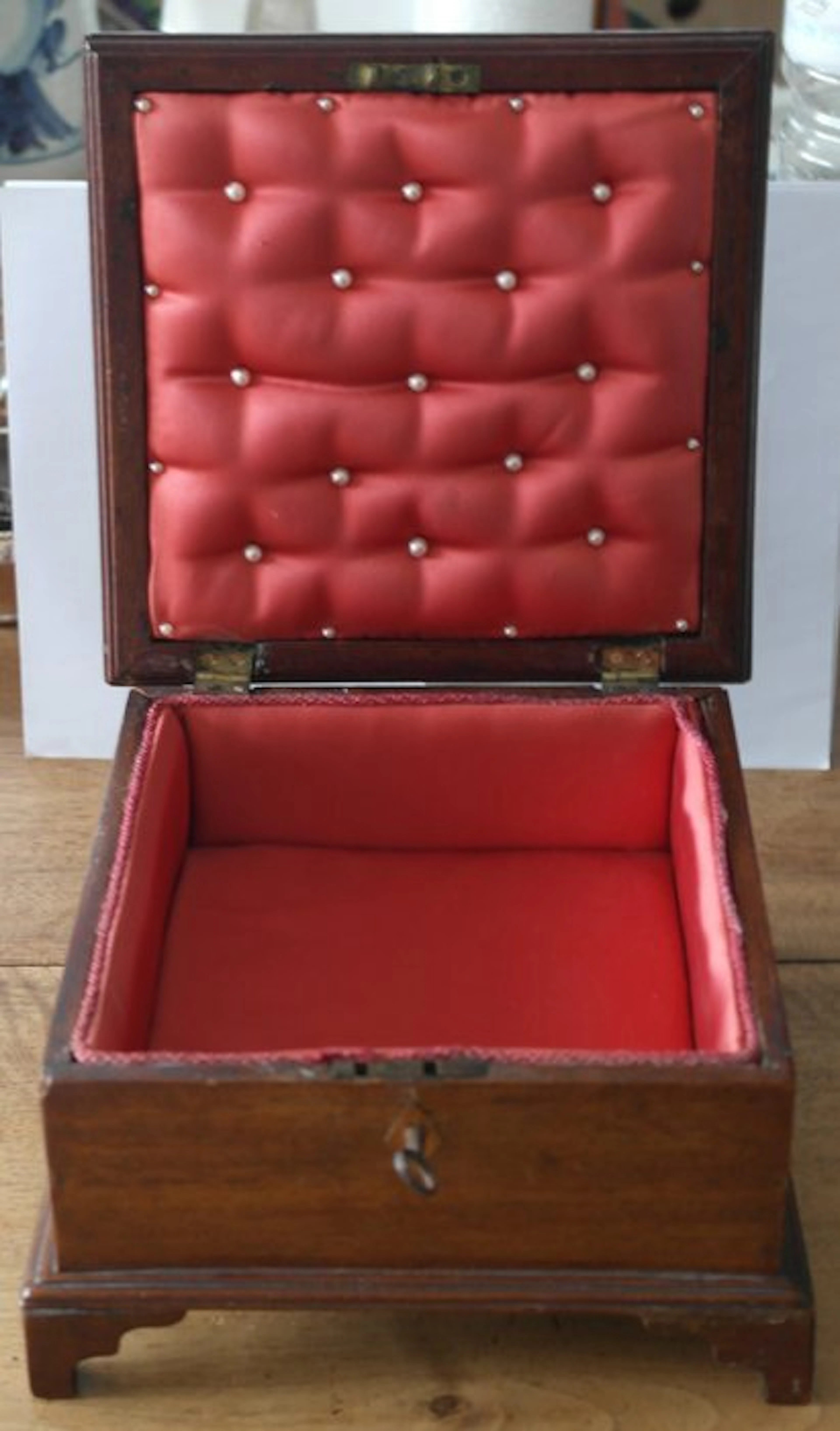 Box - With interior lining - Satinwood - Satinwood Jewelry Box