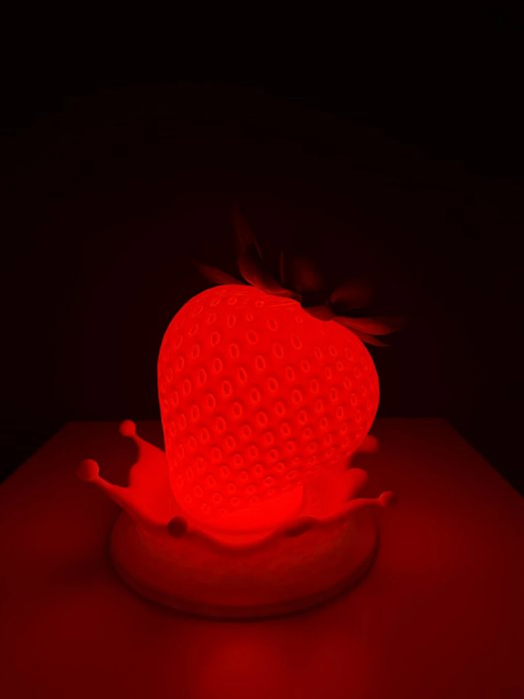 Table lamp - Plastic - strawberry