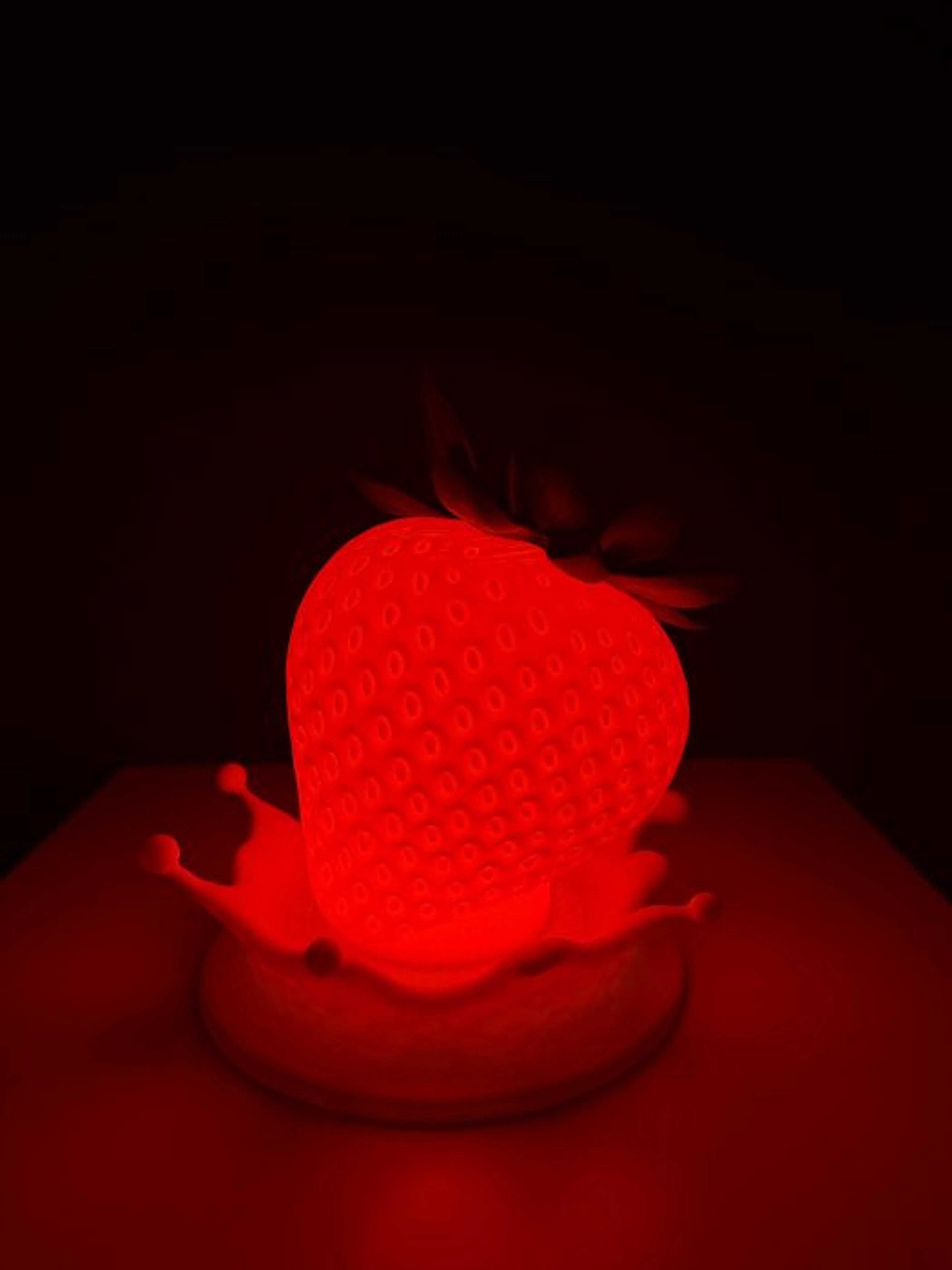 Table lamp - Plastic - strawberry