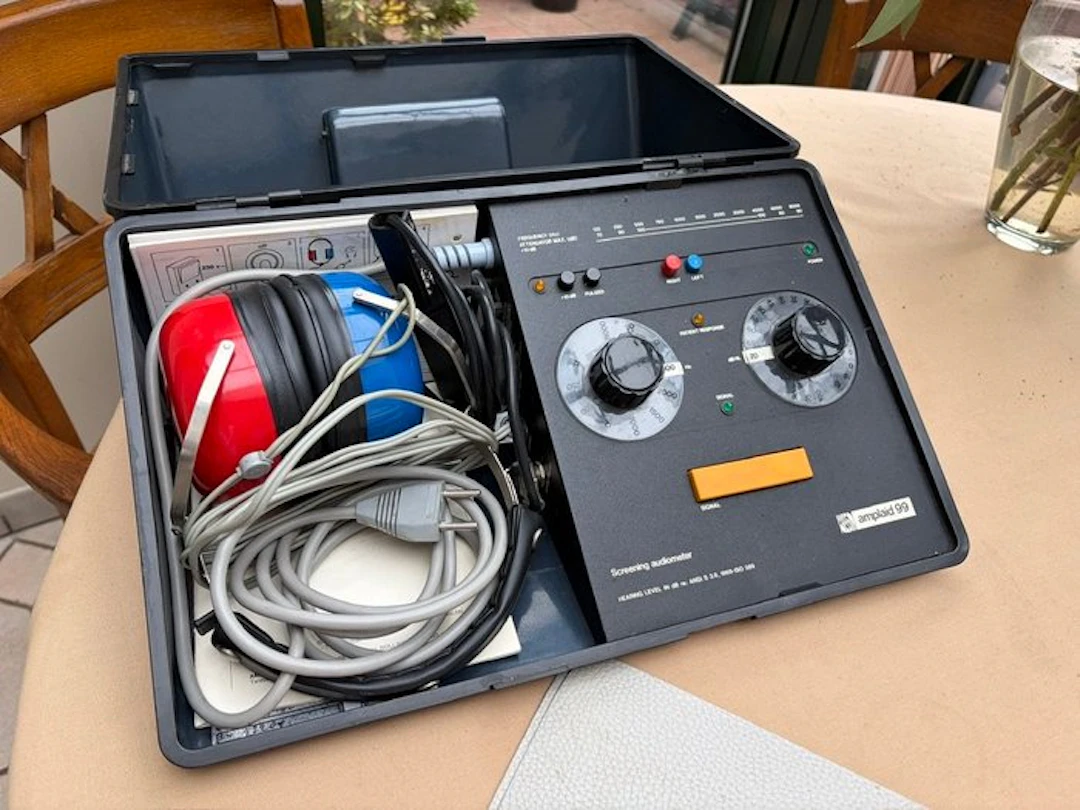 Amplaid 99Screening audiometer - Plastic, Metal