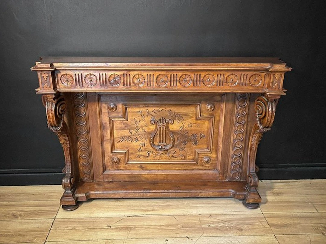 Console table - Walnut - Walnut console table in the Louis XVI style.