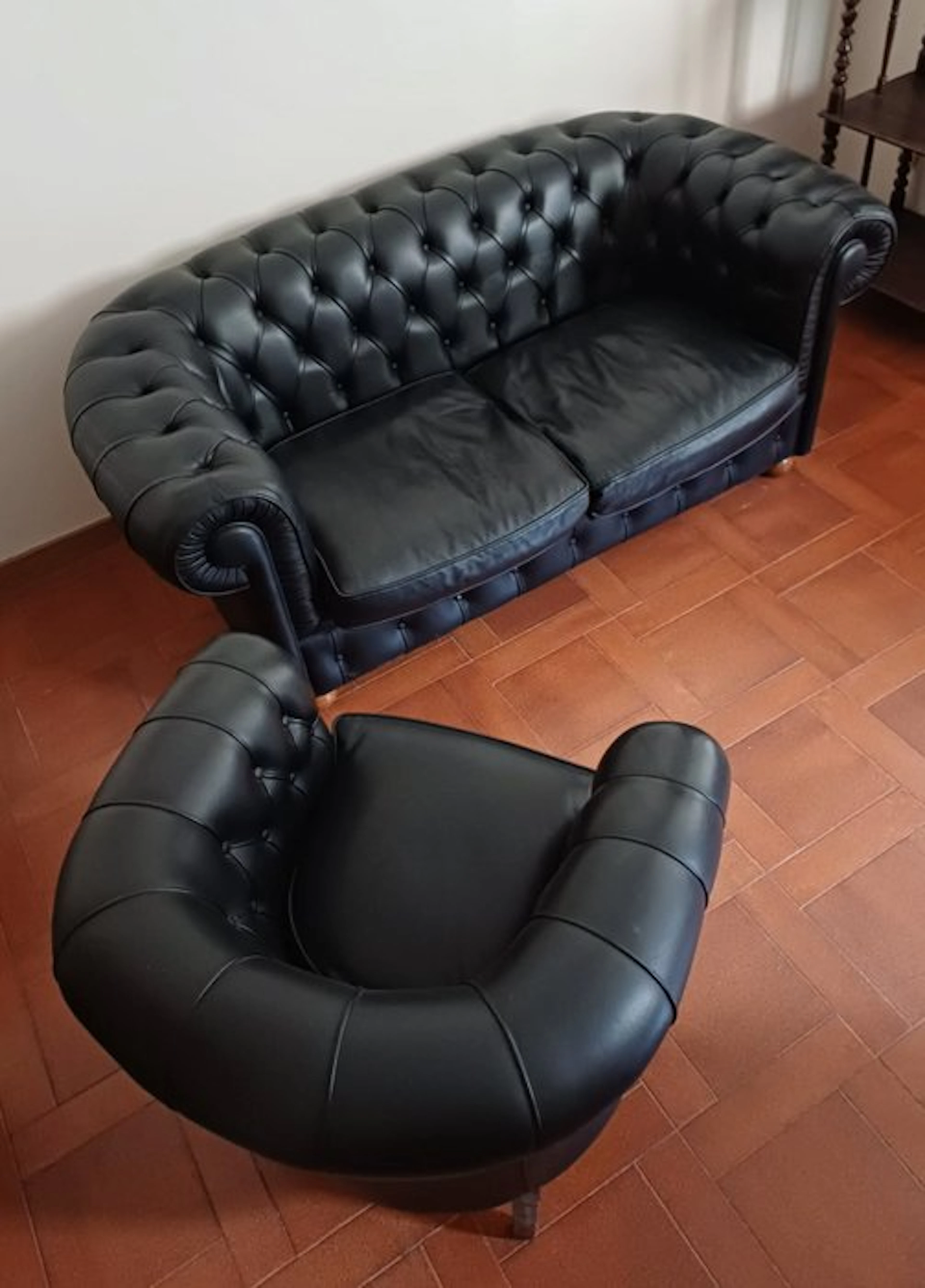 Sofa (2) - CHESTERFIELD - Calfskin - Leather Chesterfield set.