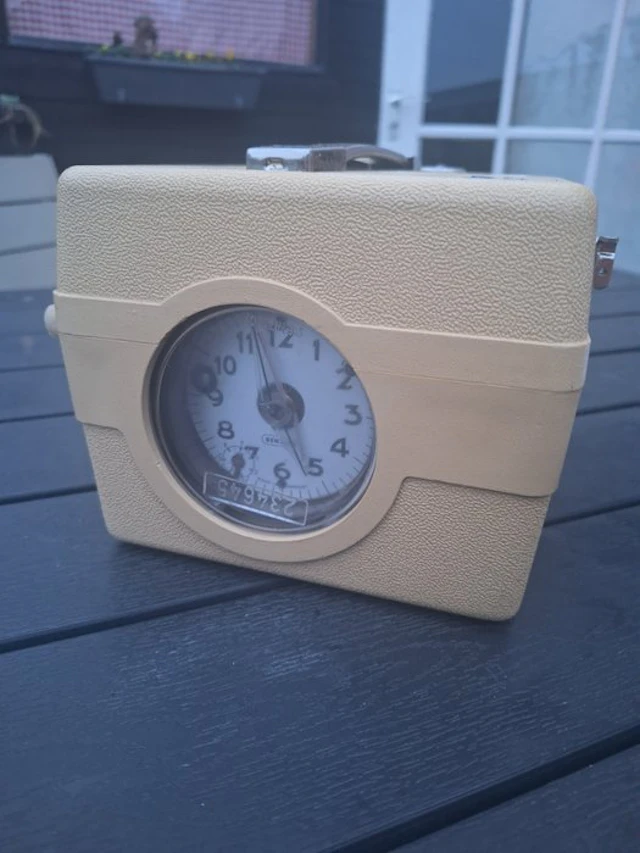 Clock - Plastic - 1950-1960 - Pigeon Clock benzim anchor - Pigeon Clock