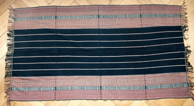 Ikat selimut - blanket from Insana, Timor, Indonesia - Cotton - mid