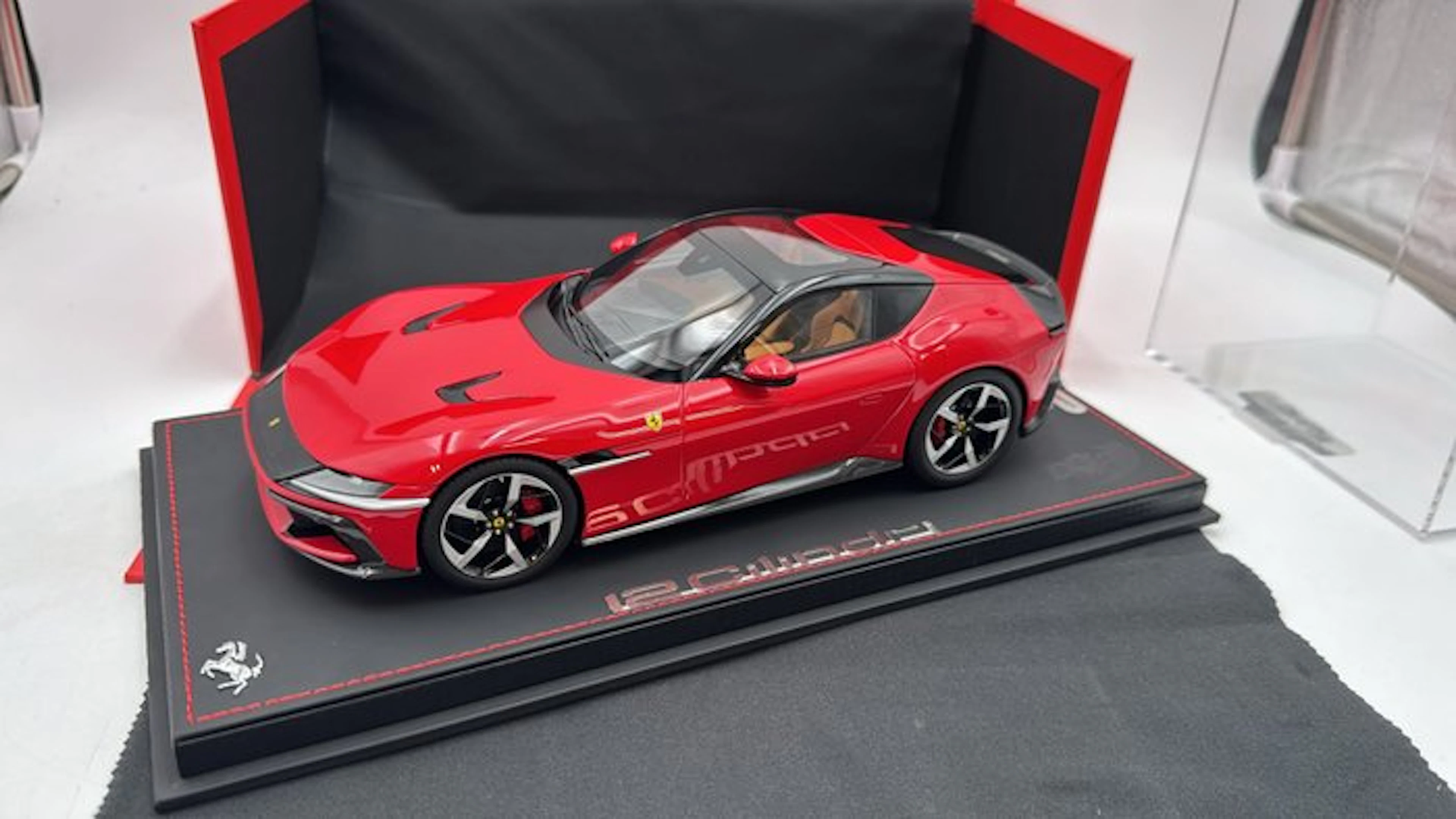 BBR 1:18 - Model car - Ferrari 12Cilindri Panoramic Roof, num. 9/24 - (cod.O22)