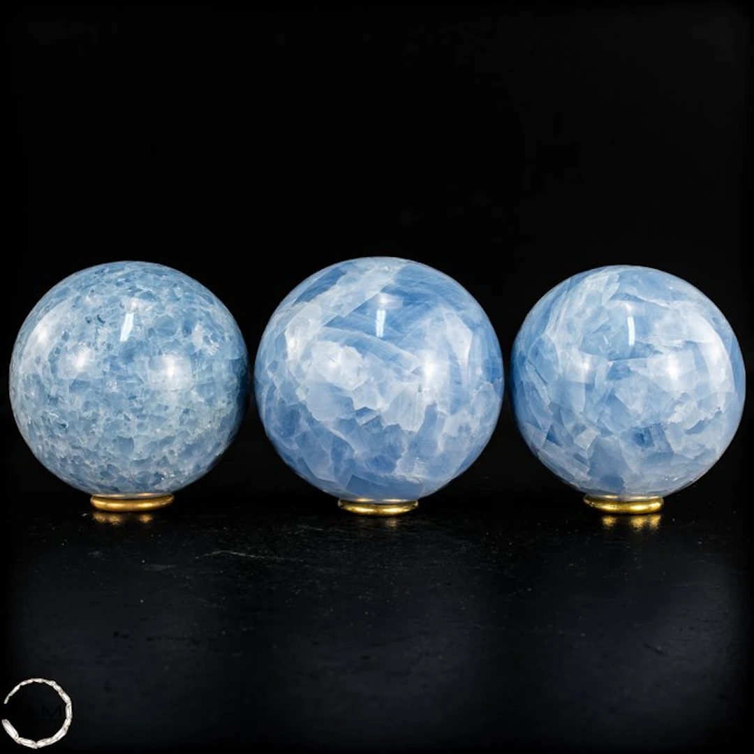 Blue Calcite Sphere Set – Three harmonious natural...
