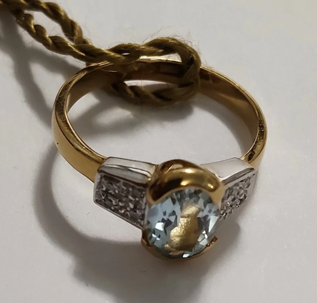 Engagement ring - 18 kt. Yellow gold Aquamarine - Diamond