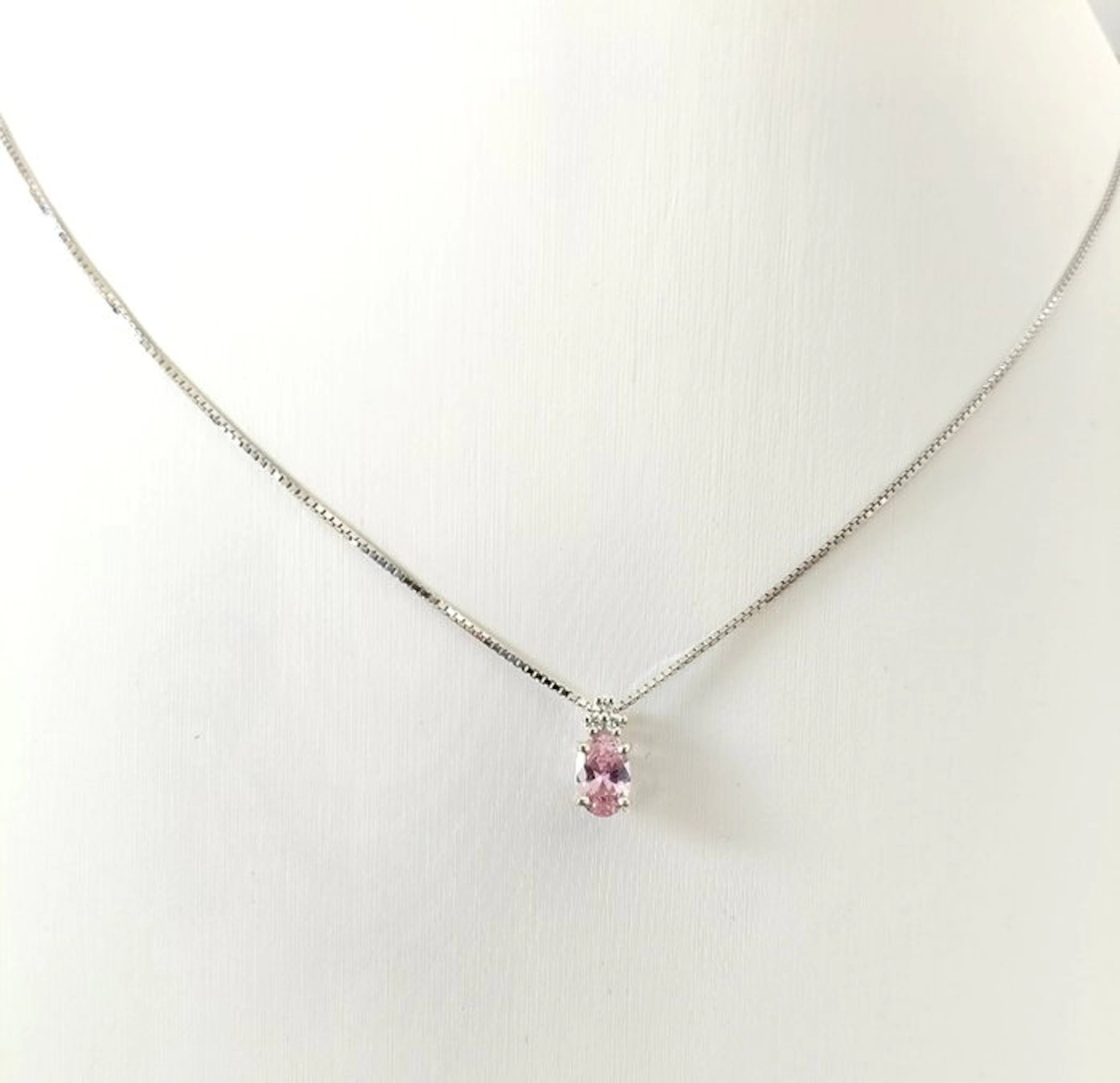 Necklace with pendant - 18 kt. White gold Diamond (Natural) - Sapphire