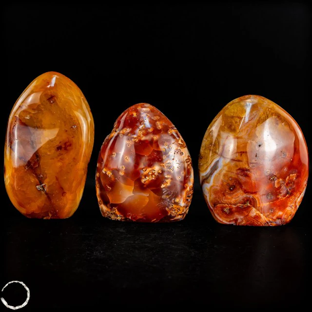 Carnelian freeforms – a powerful trio in warm natural...