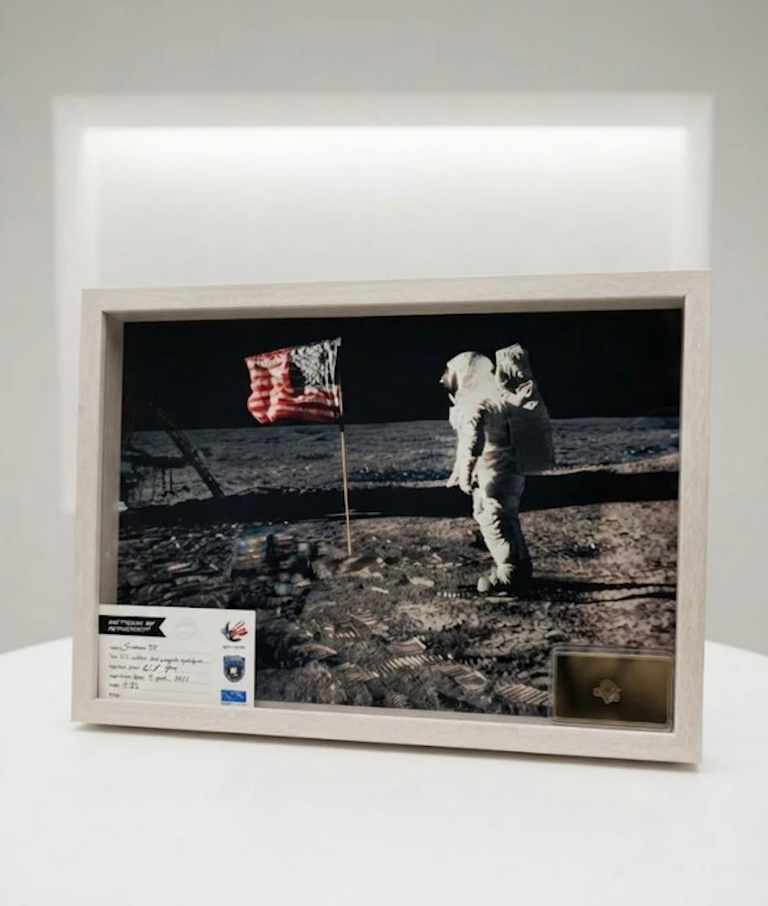 NASA - Space memorabilia - 1960-1970 - Original photo and meteorite