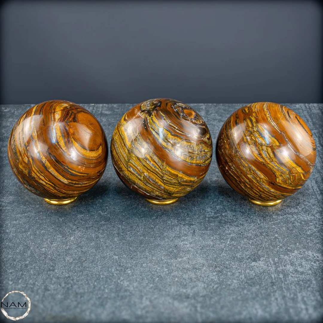Exclusive tiger's-eye sphere set – Three shimmering...