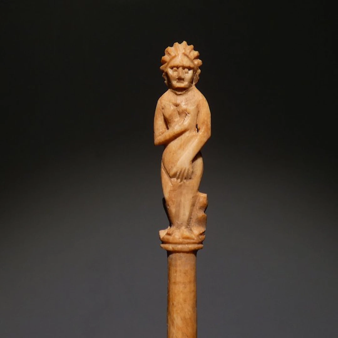 Ancient Roman Bone masterpiece Venus Hairpin. 11,2 cm L. 1st - 2nd Century AD