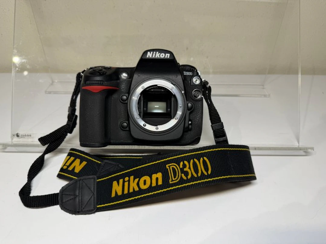 Nikon D300 Digital reflex camera (DSLR)