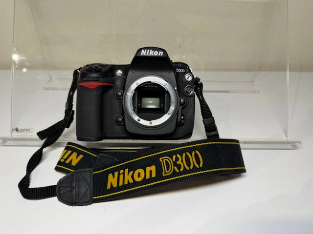 Nikon D300 Digital reflex camera (DSLR)