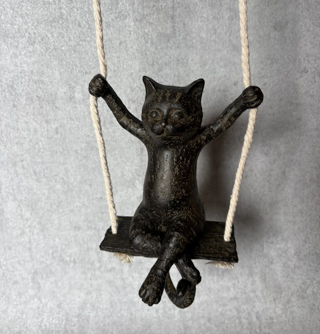 Statue, Kat op schommel (Zonder Minimumprijs) - 19.5 cm - Resin