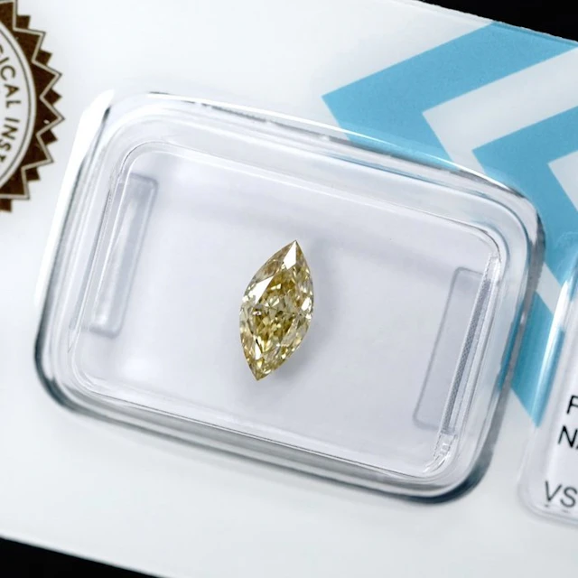 1 pcs Diamond (Natural coloured) - 0.78 ct - Marquise...