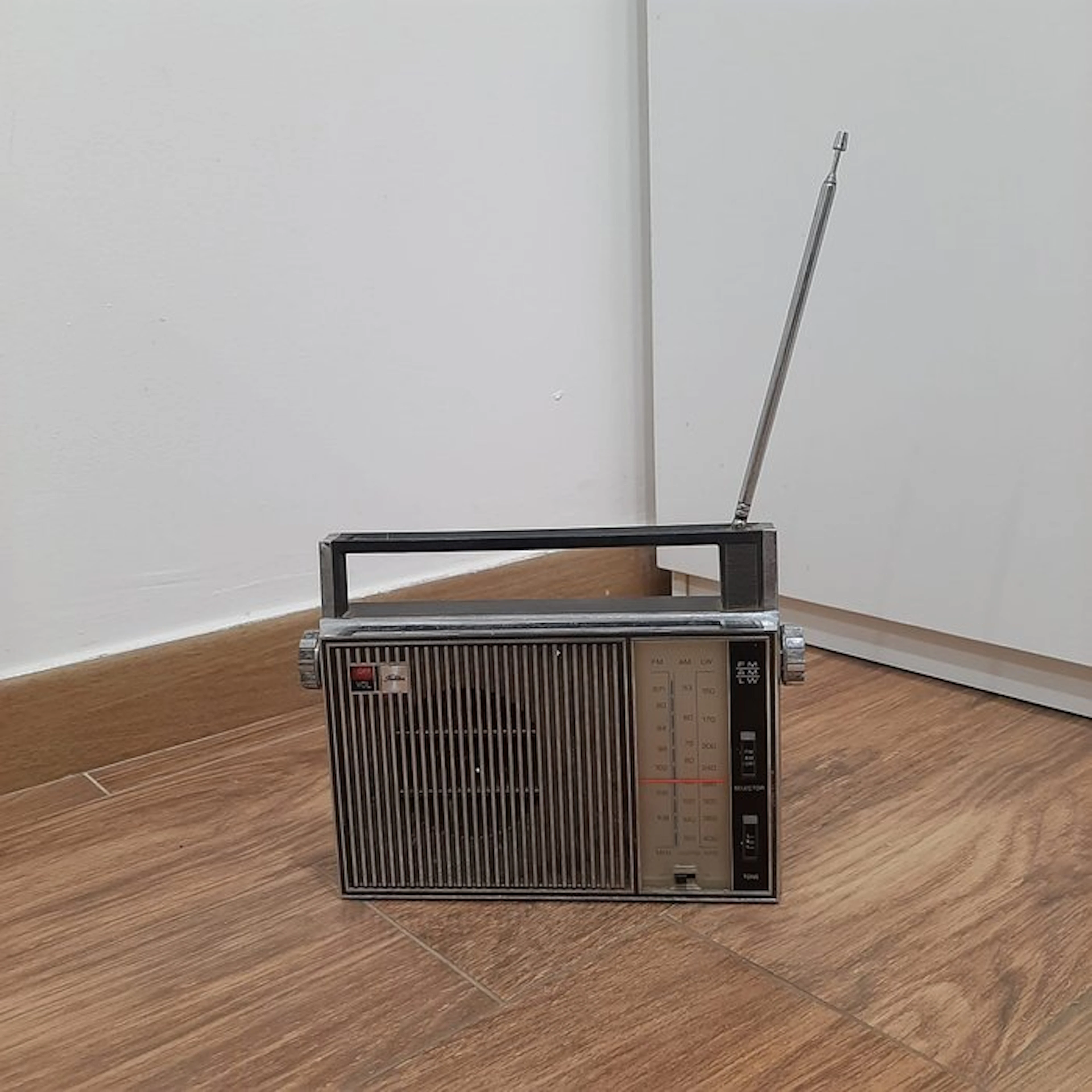 Toshiba - 11L-855FL Transistor radio
