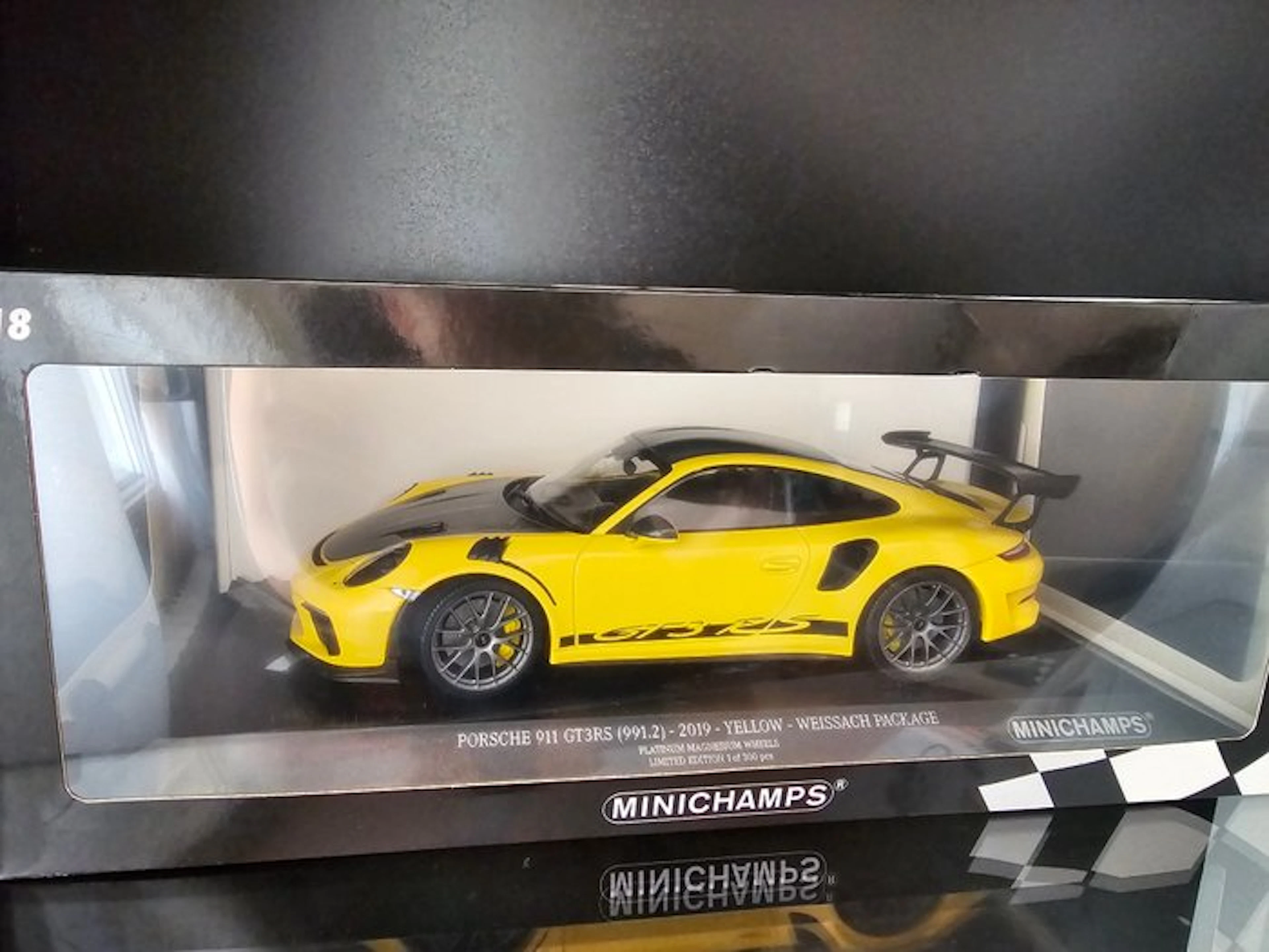 MiniChamps 1:18 - Model sports car - Porsche 911 GT3 RS (991.2) - 2019