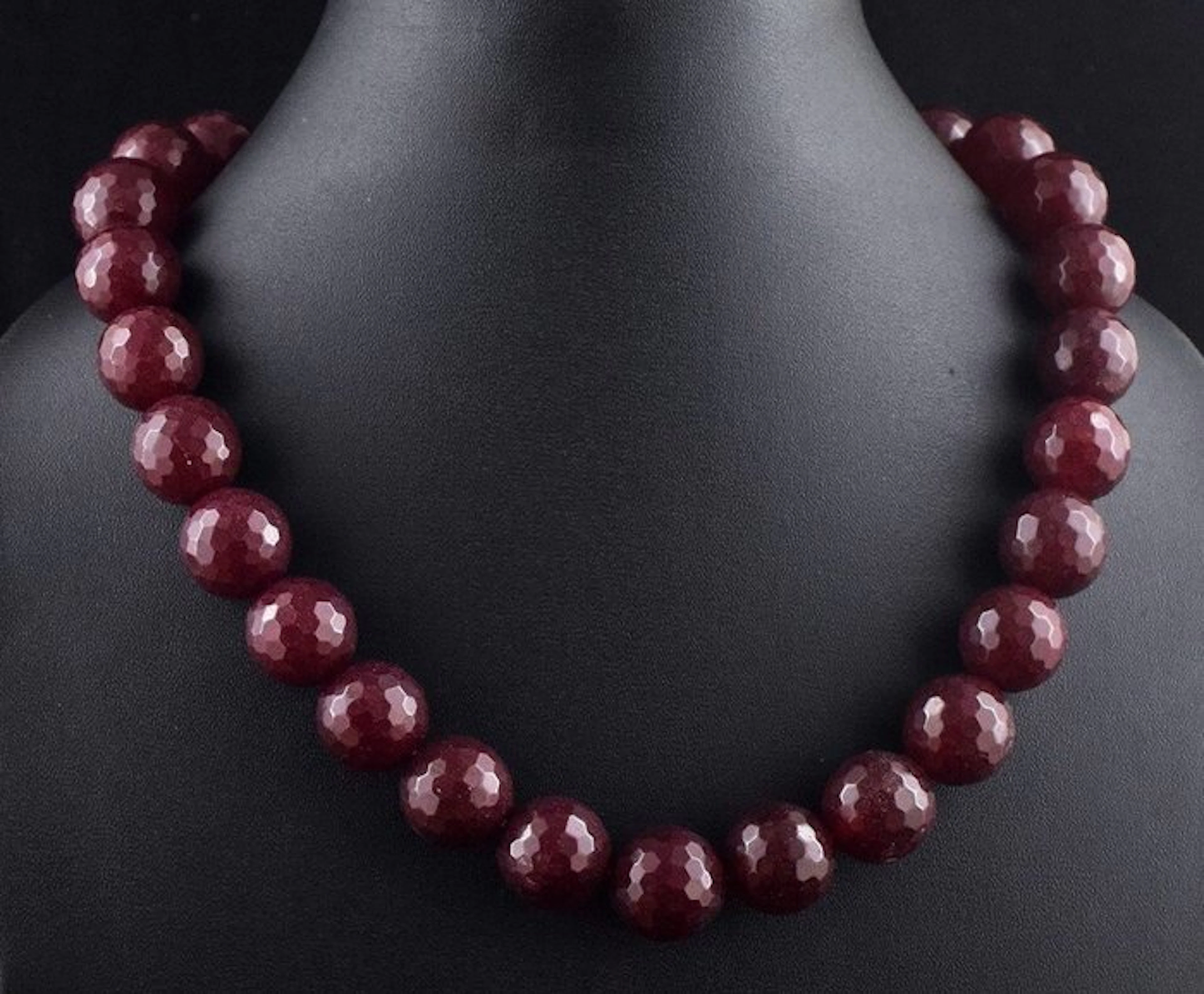Really nice necklace handmade big garnet round faceted beads - 685 Cts