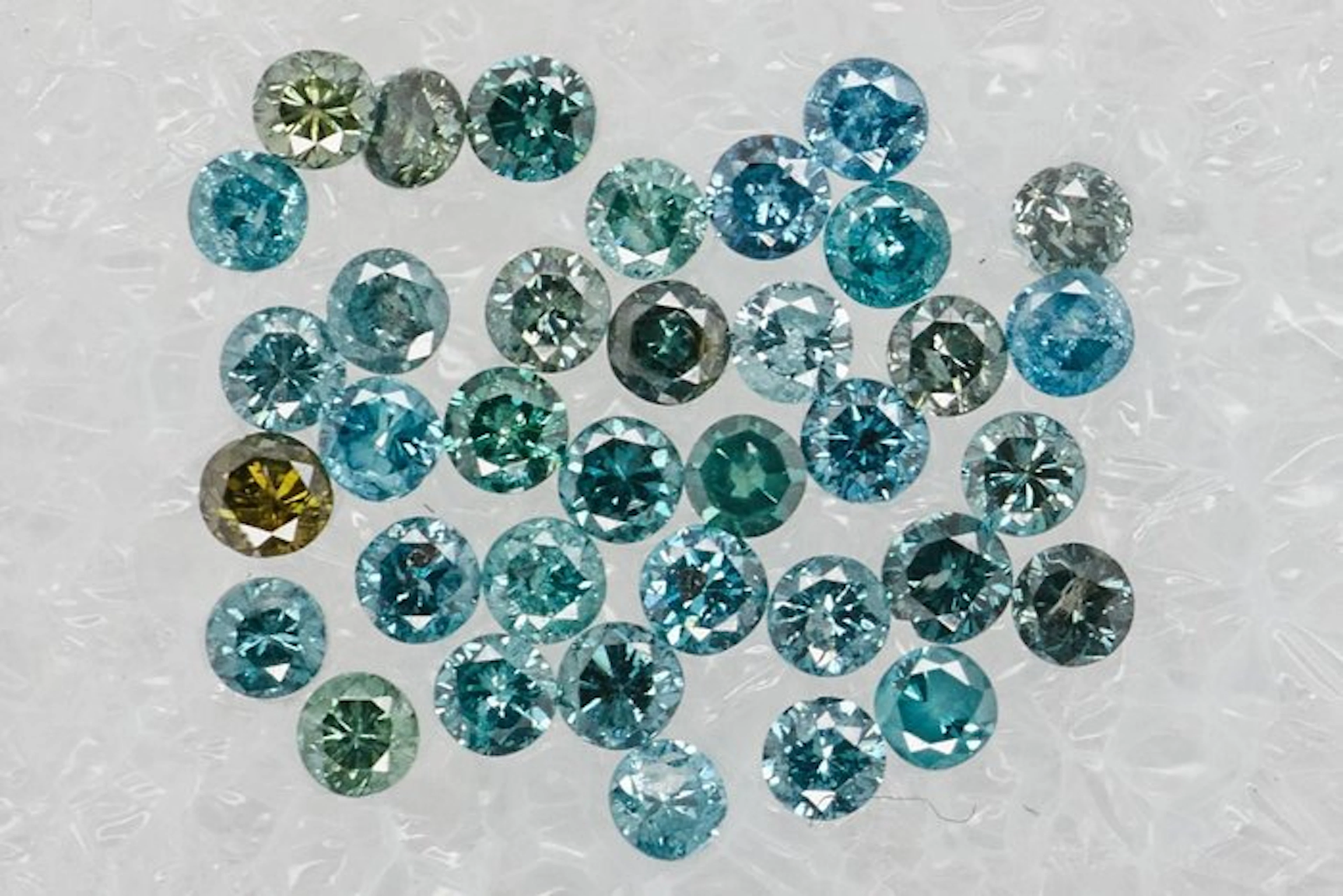 No reserve price - 36 pcs Diamond (Colour-treated) - 0.99 ct - Round - Fancy
