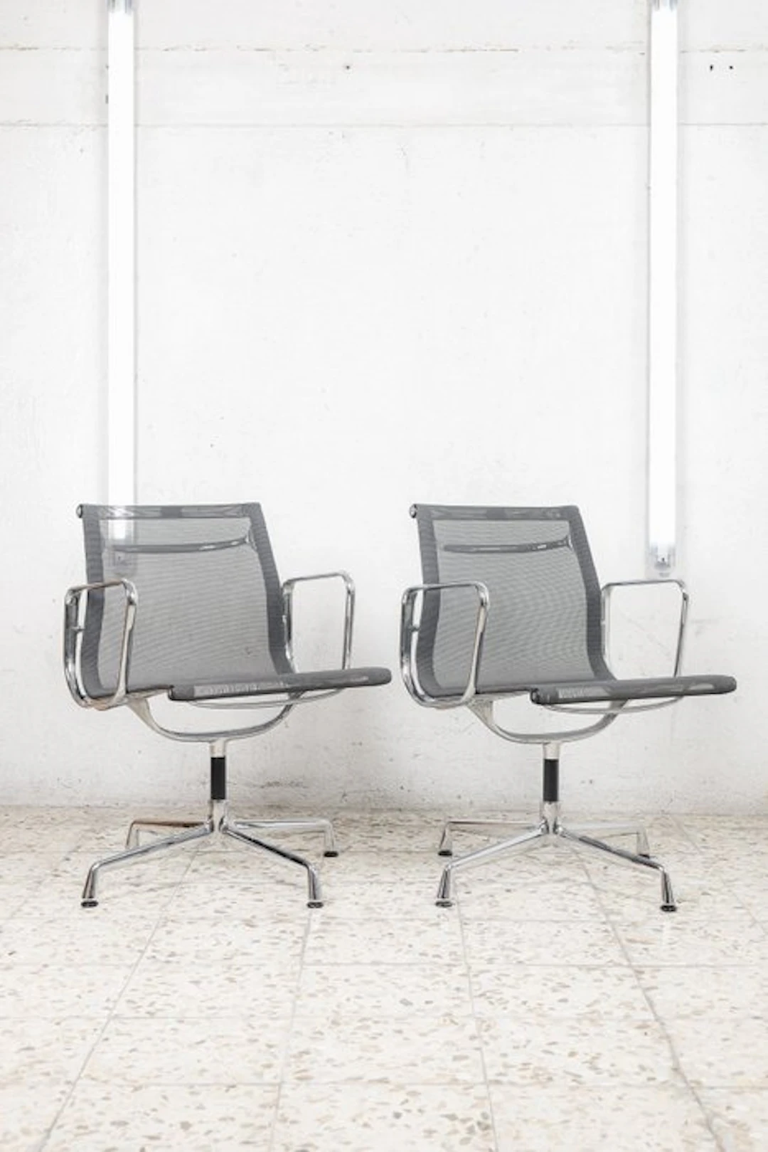 Vitra - Charles & Ray Eames - Office chair (2)...