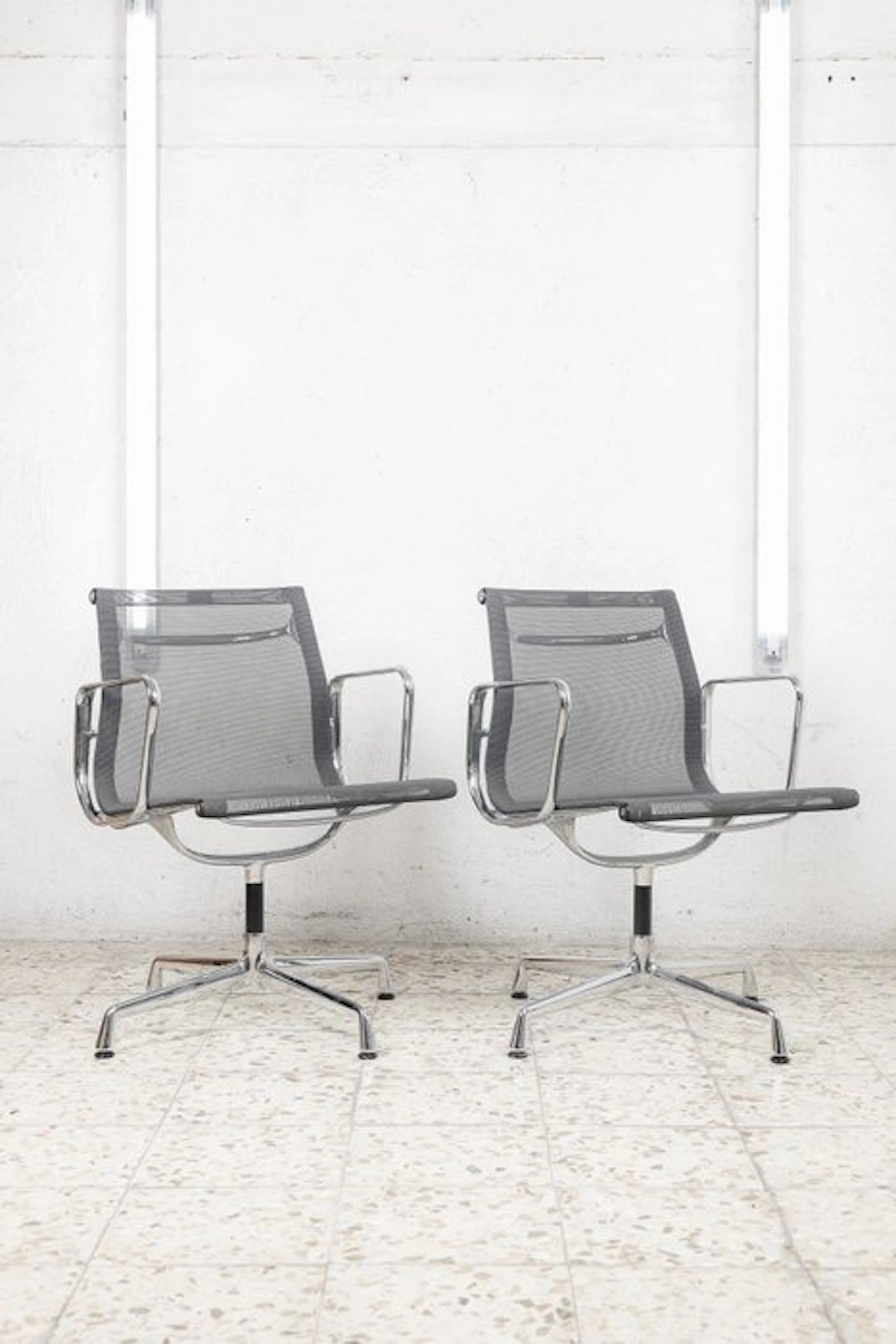 Vitra - Charles & Ray Eames - Office chair (2)...