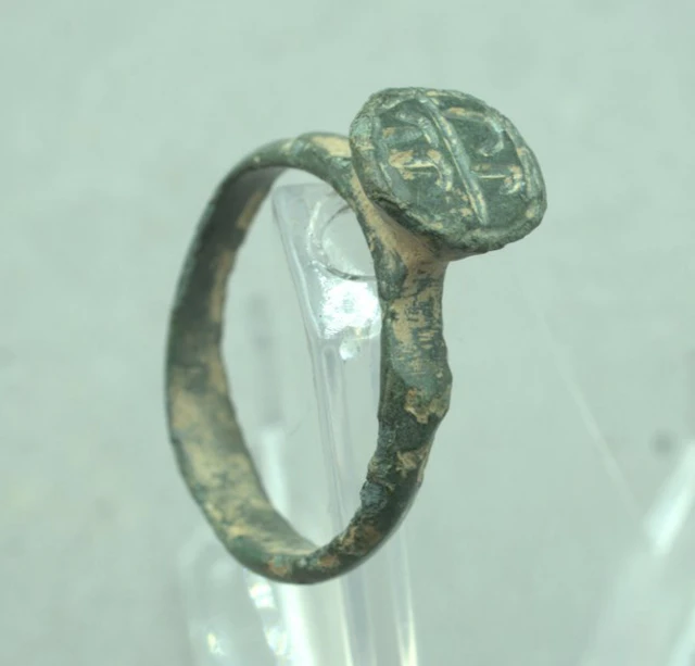 Medieval, Crusaders Bronze Finger ring - 19 mm (No reserve price)
