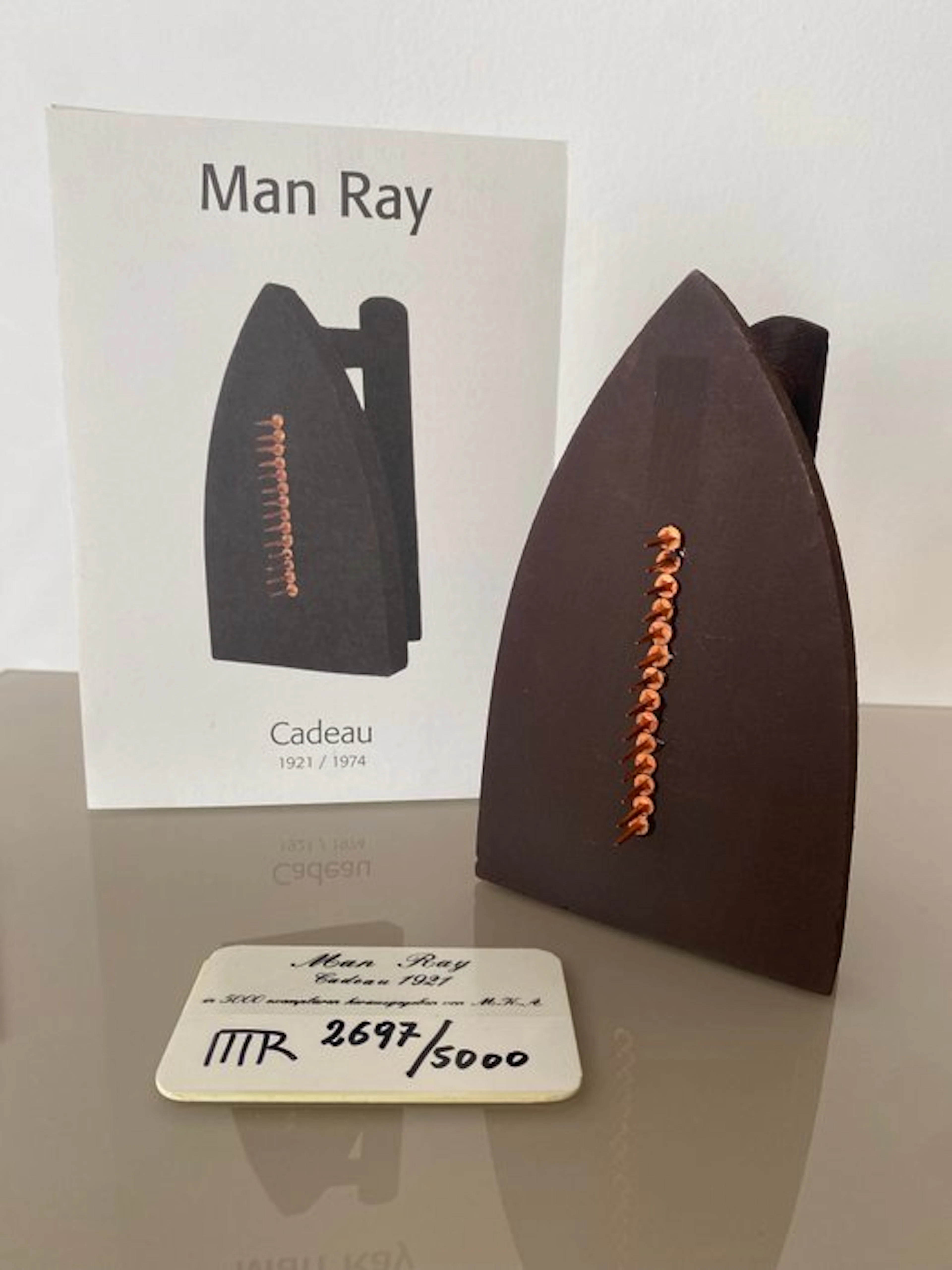 Man Ray (1890-1976) - Sculpture, Cadeau - 17 cm - Iron - 1974