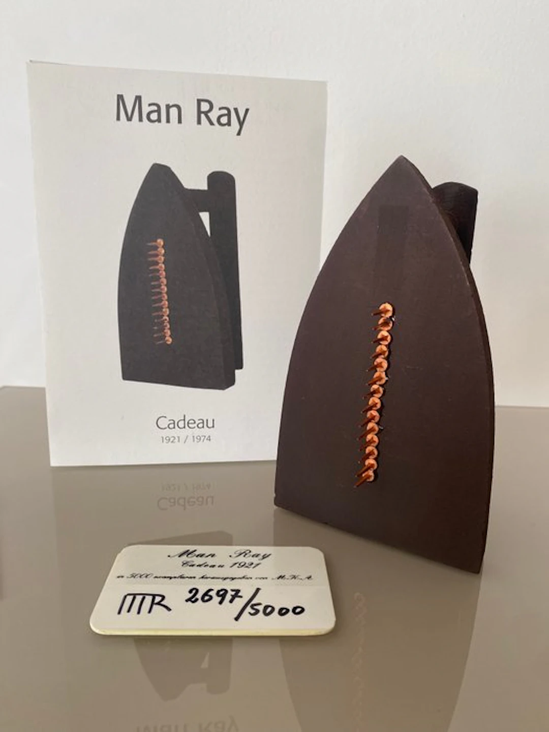 Man Ray (1890-1976) - Sculpture, Cadeau - 17 cm - Iron - 1974