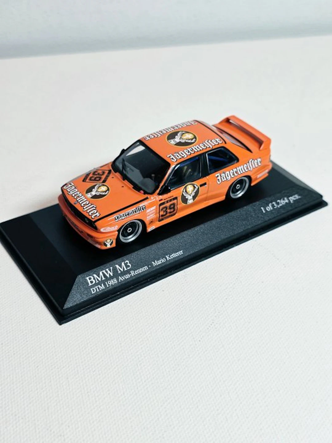 MiniChamps 1:43 - Model race car - BMW M3 E30 #39 M