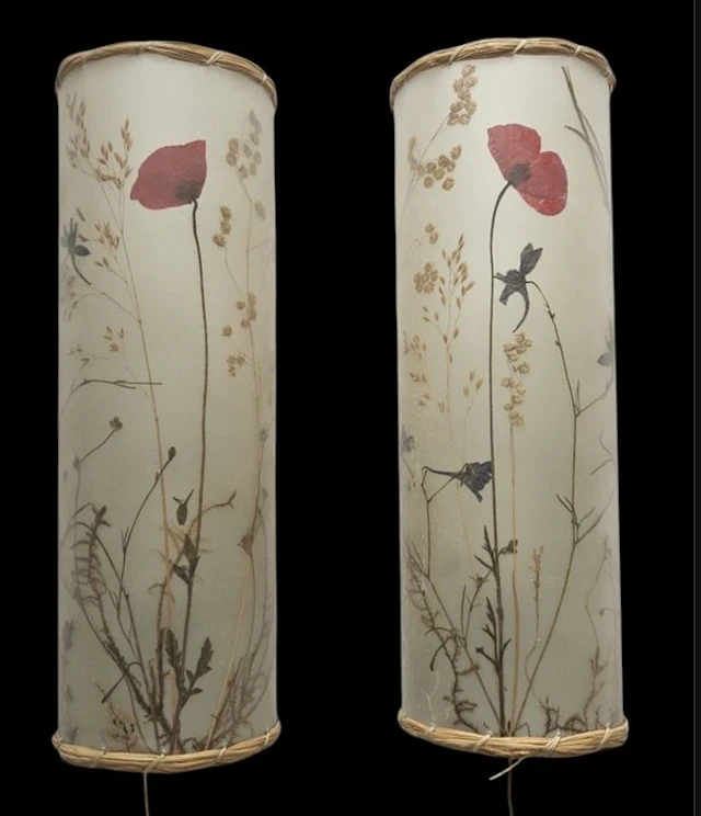 Wall lamp (2) - Vintage wall lamp with floral motif - Plastic