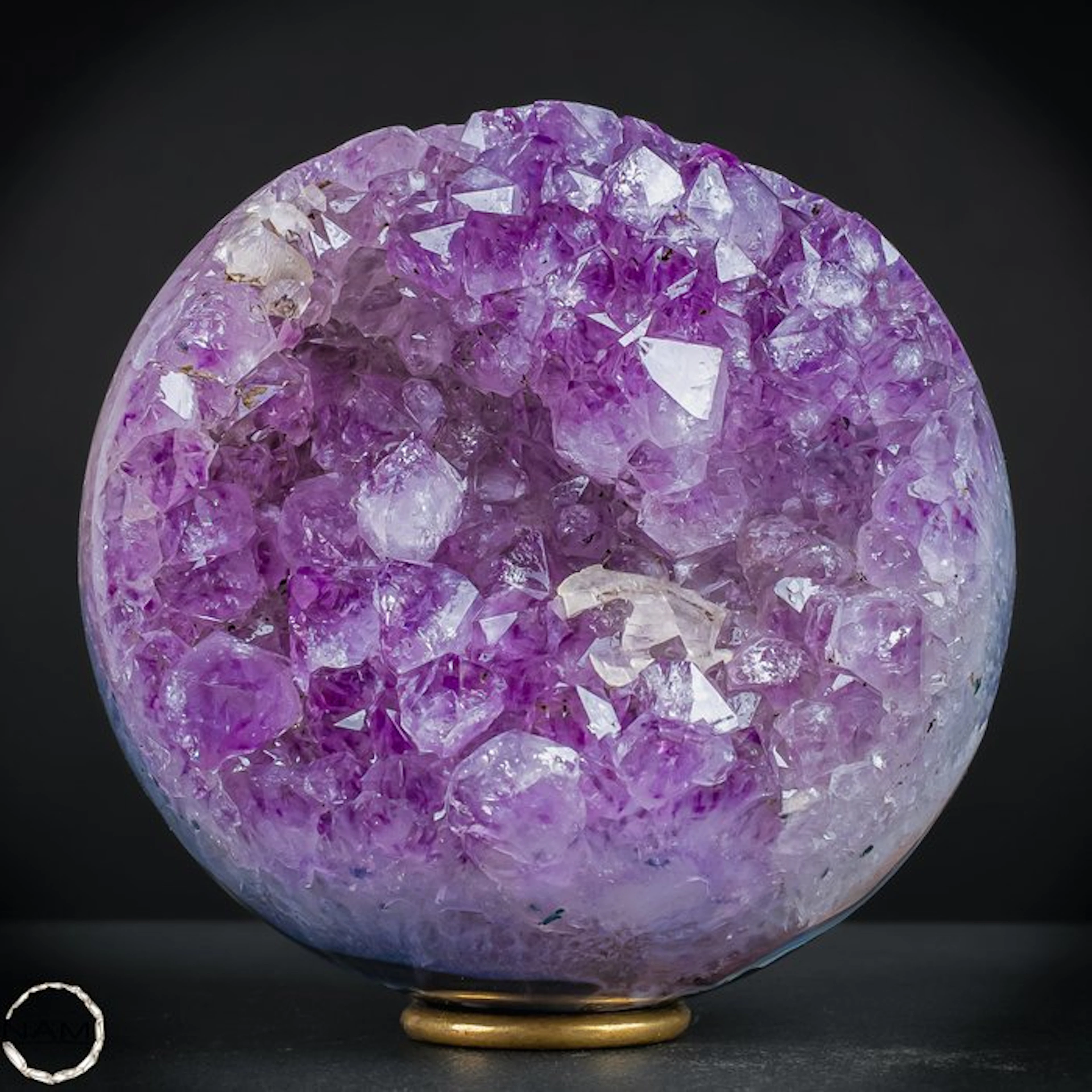 Amethyst sphere with natural calcite – An extraordinary...