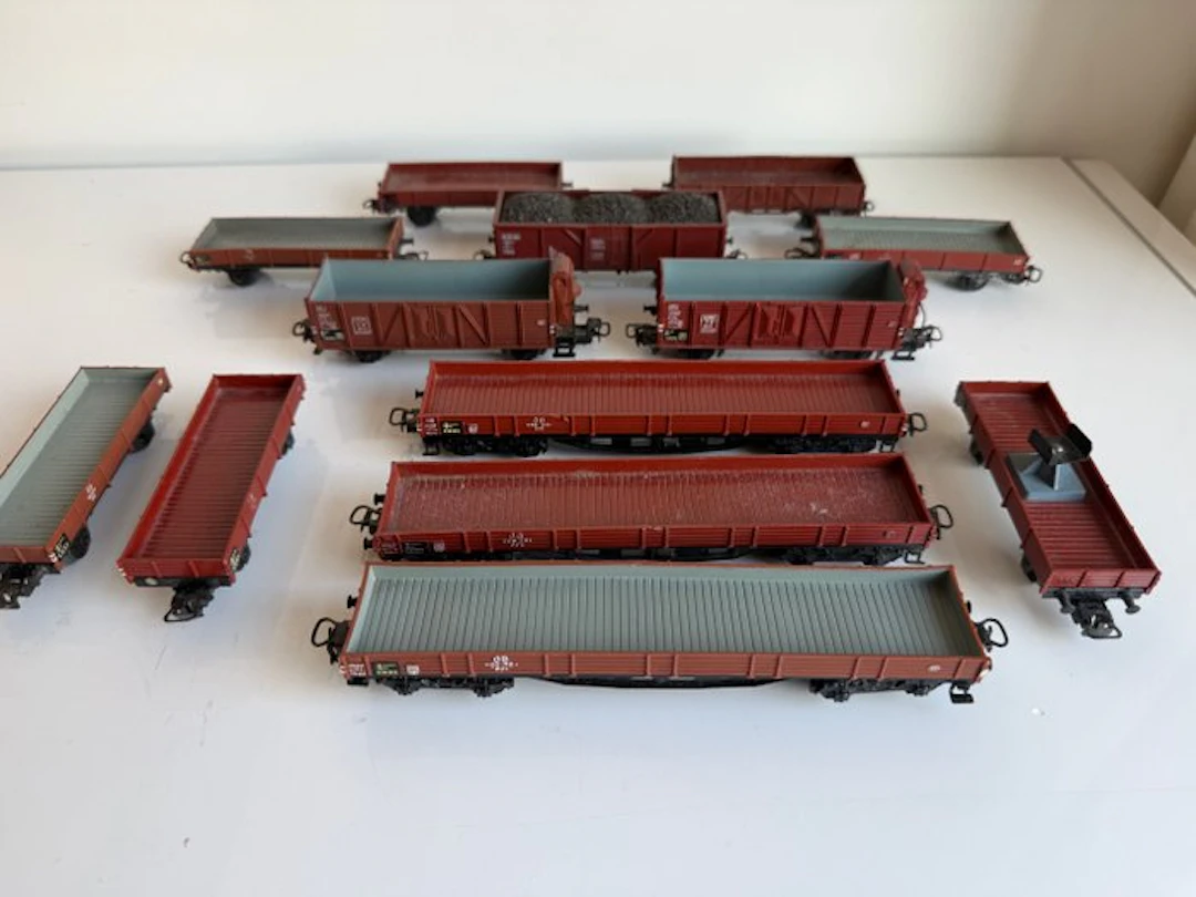 Märklin H0 - Model train freight carriage (13) - high and low Niederbord wagons