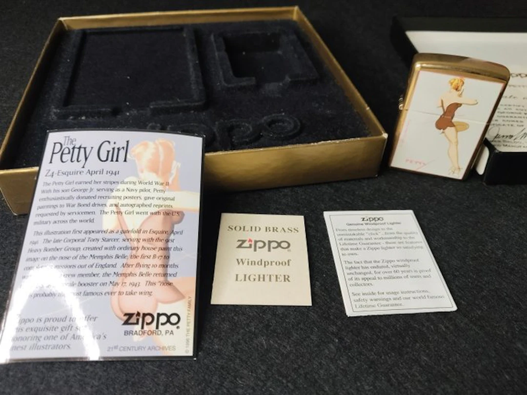 Zippo - Petty Girl - No reserve price - Lighter - Brass