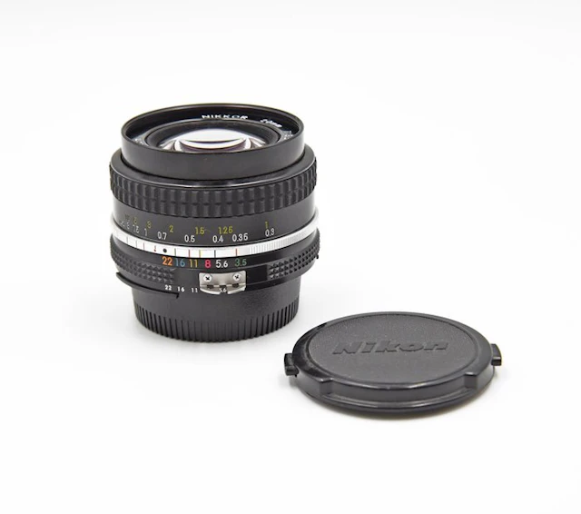 Nikon Nikkor 20mm f/3.5 Wide angle lens