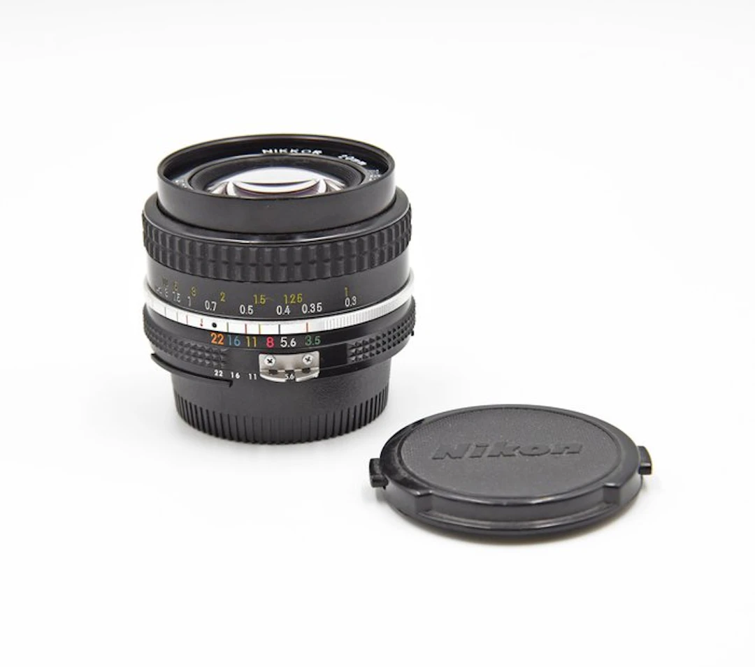 Nikon Nikkor 20mm f/3.5 Wide angle lens