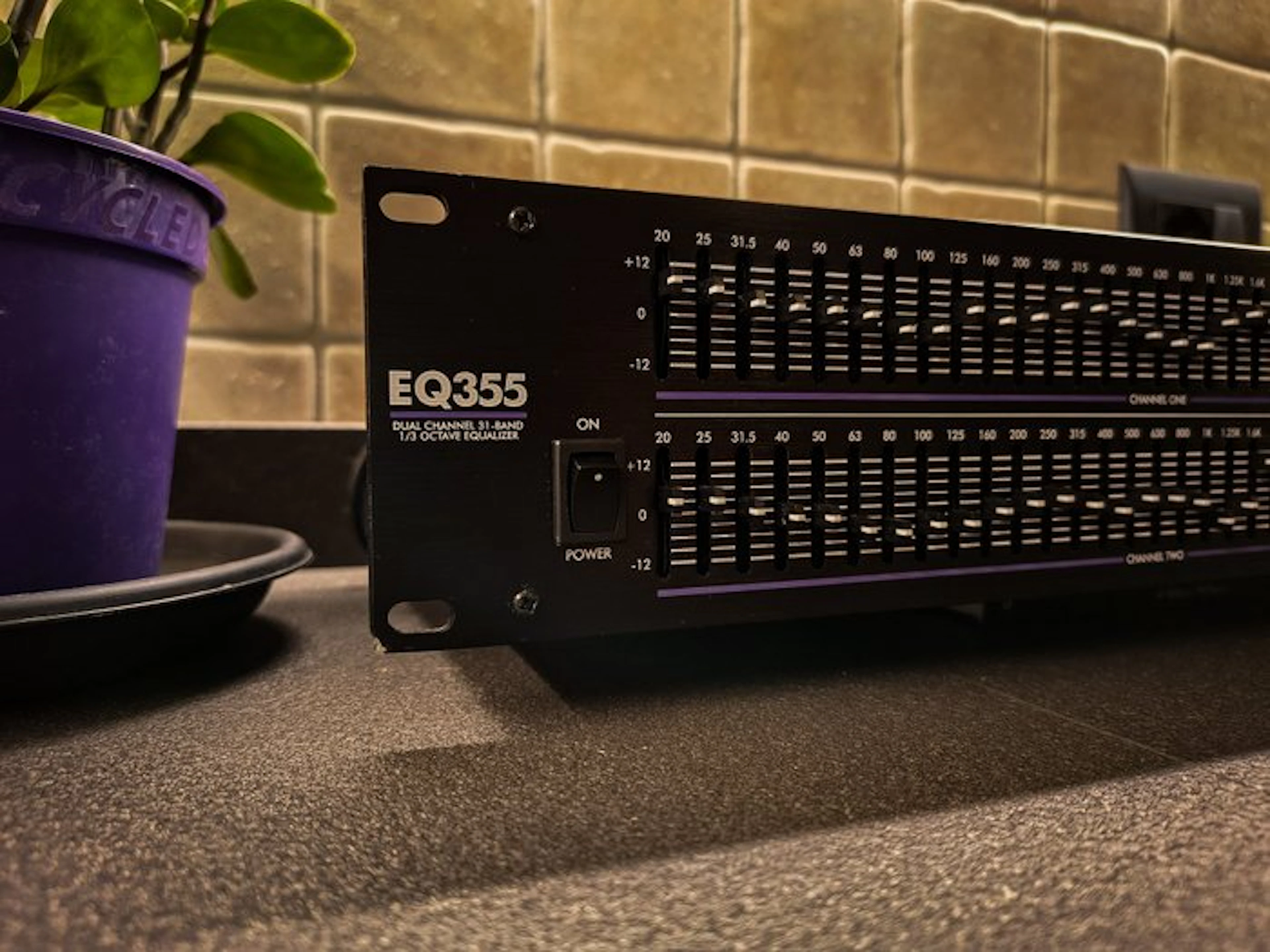 ART - EQ355 / Professional Dual 31-Band Stereo graphic equalizer