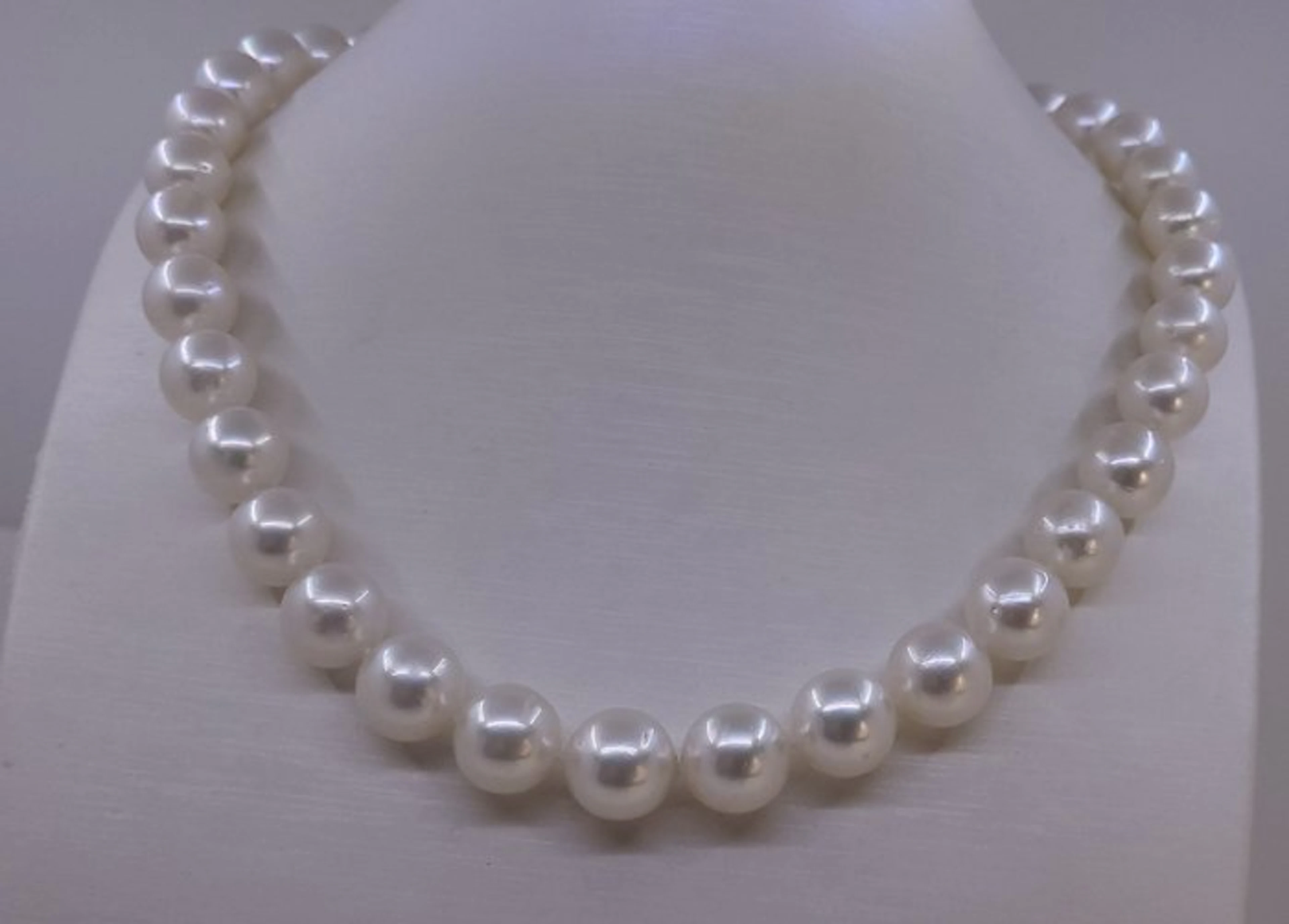 Necklace PSL Certified Round South Sea Pearls - 10.0x11.9mm