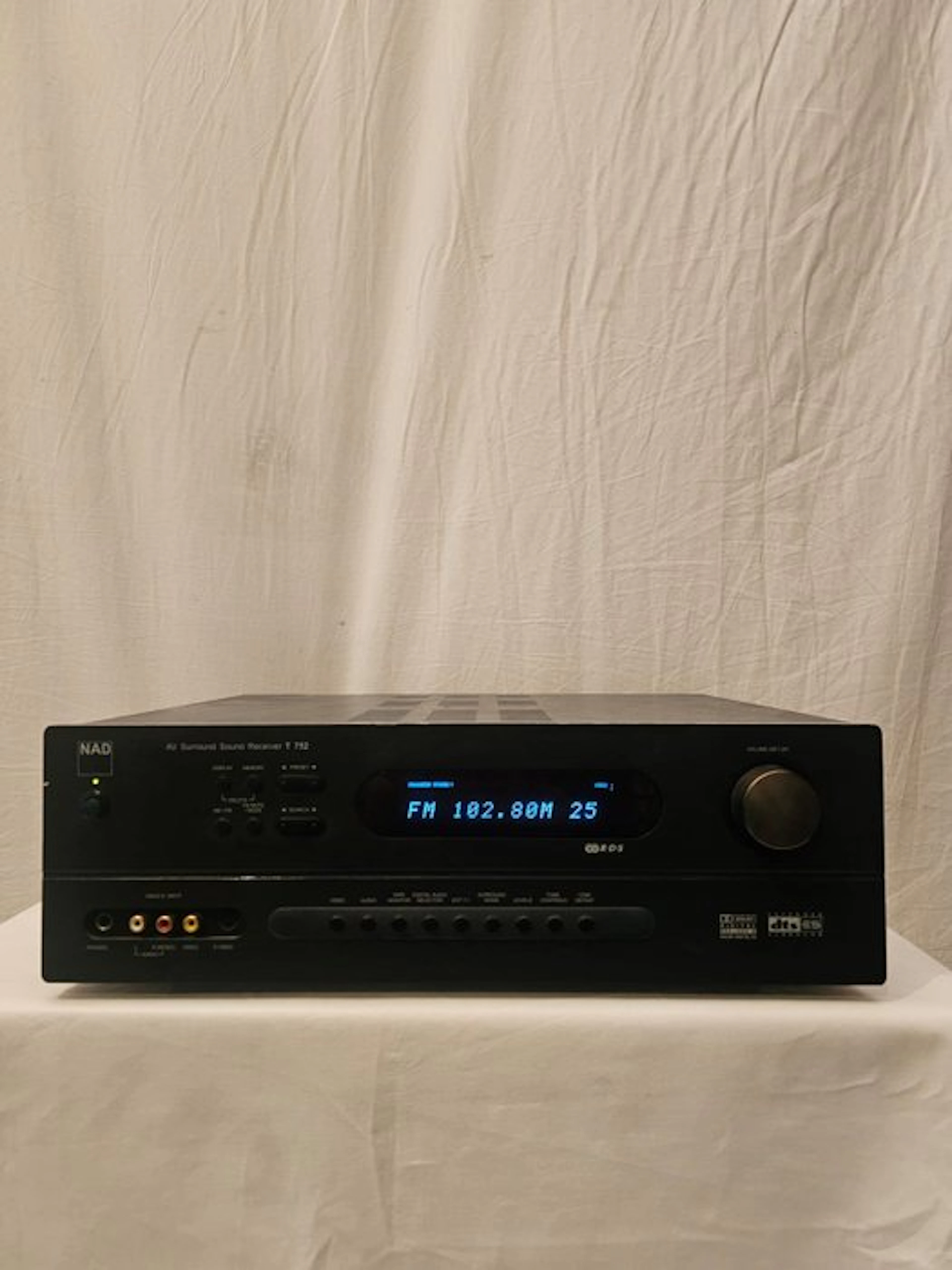 NAD - T 752 5.1 / 7.1-Channel A/V Surround Solid state multi-channel receiver