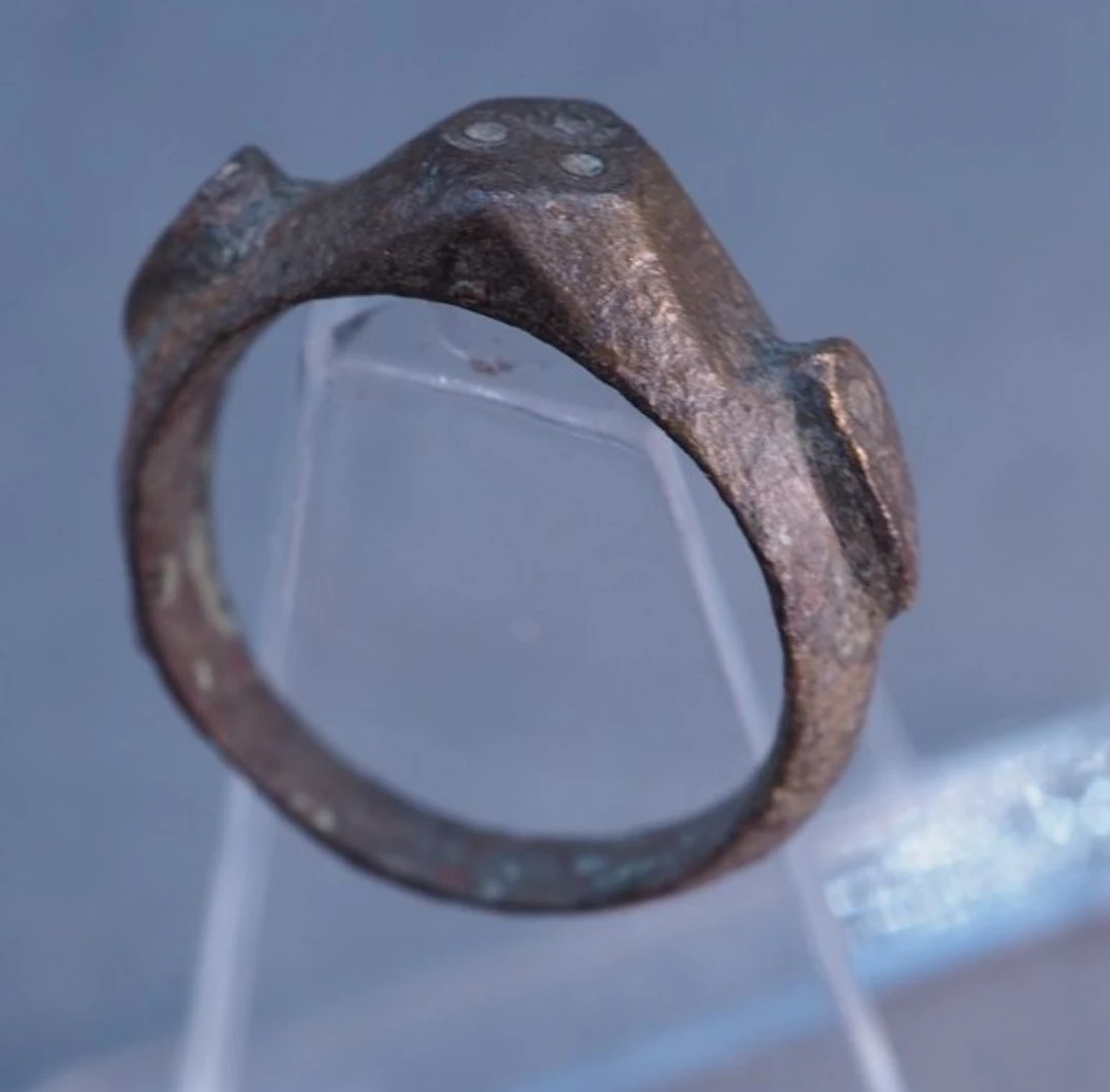 Ancient Roman Bronze finger finger ring - 23 mm
