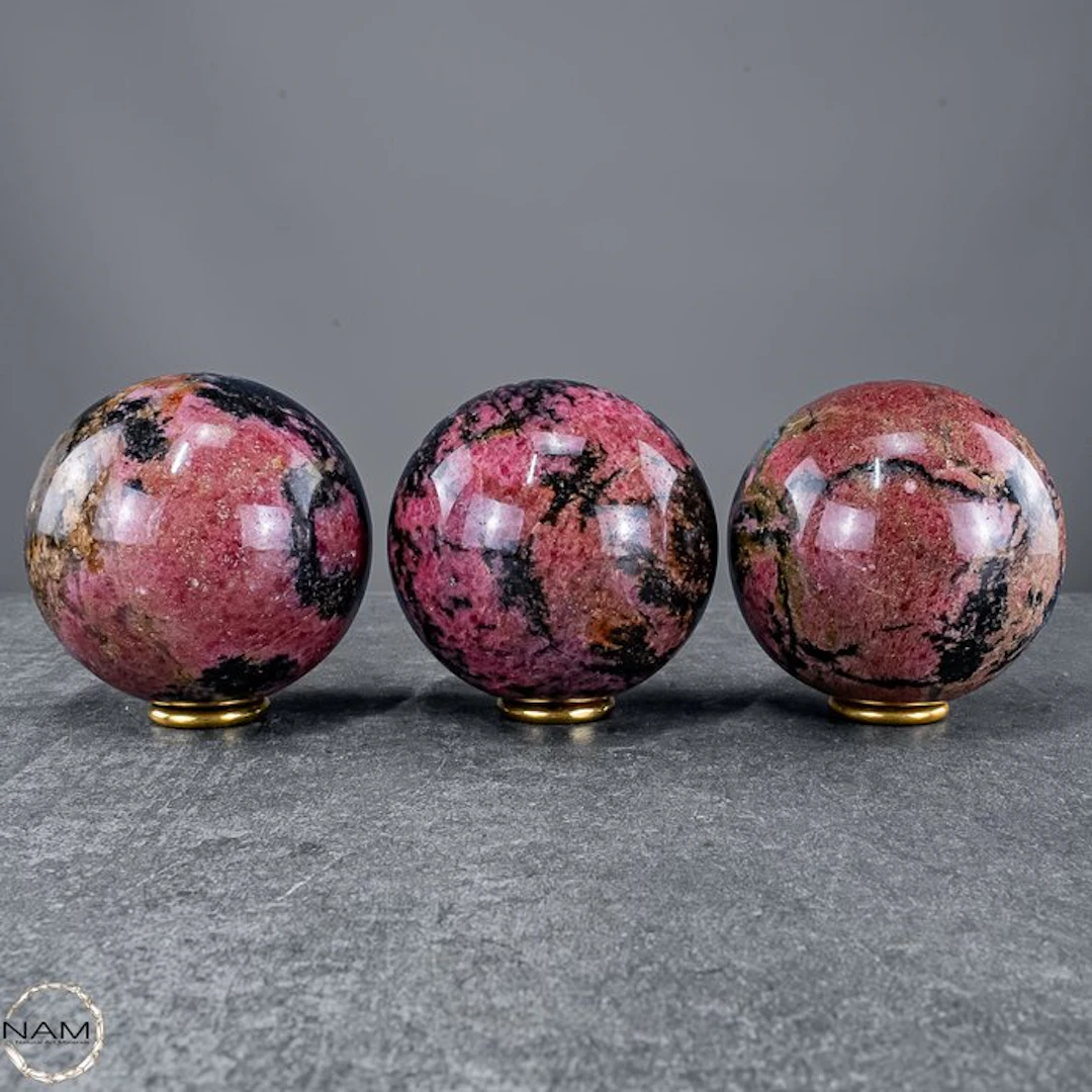 Natural rhodonite spheres – Set of three expressive specimens- 2233.96 g - (3)