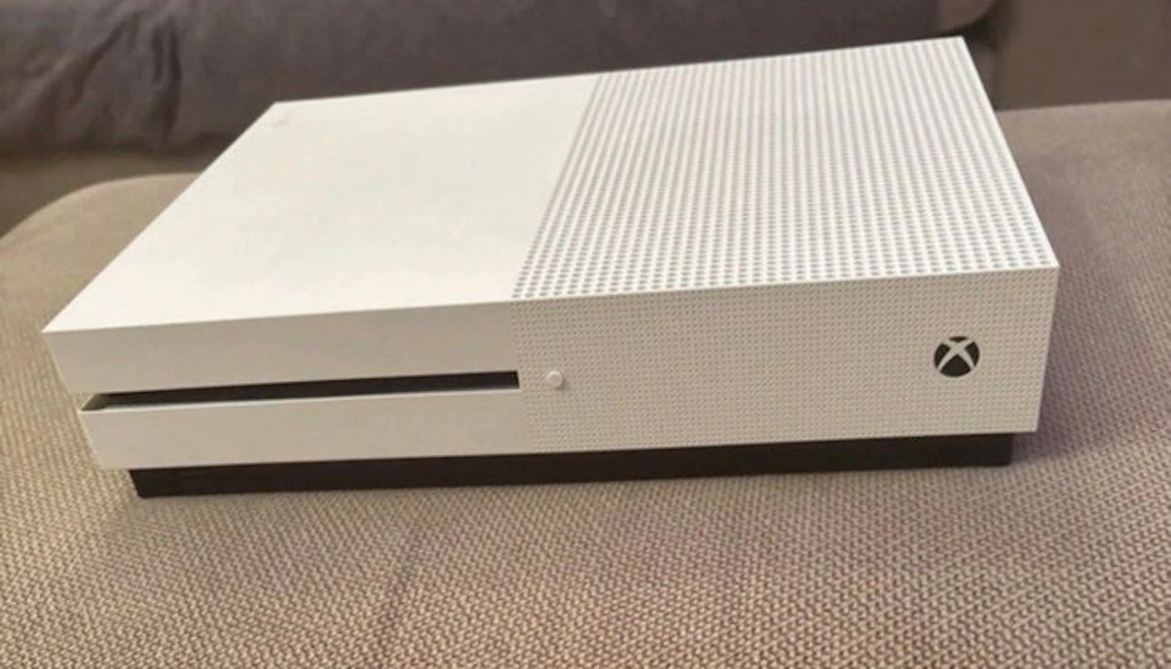 Microsoft - Xbox One - Video game console + games - Without original box