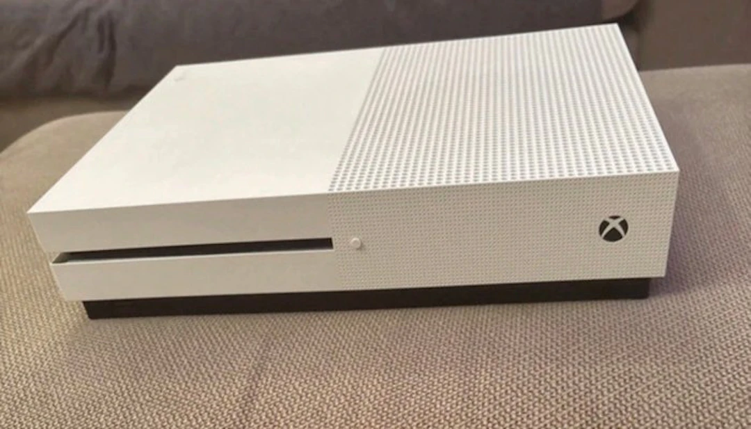 Microsoft - Xbox One - Video game console + games - Without original box