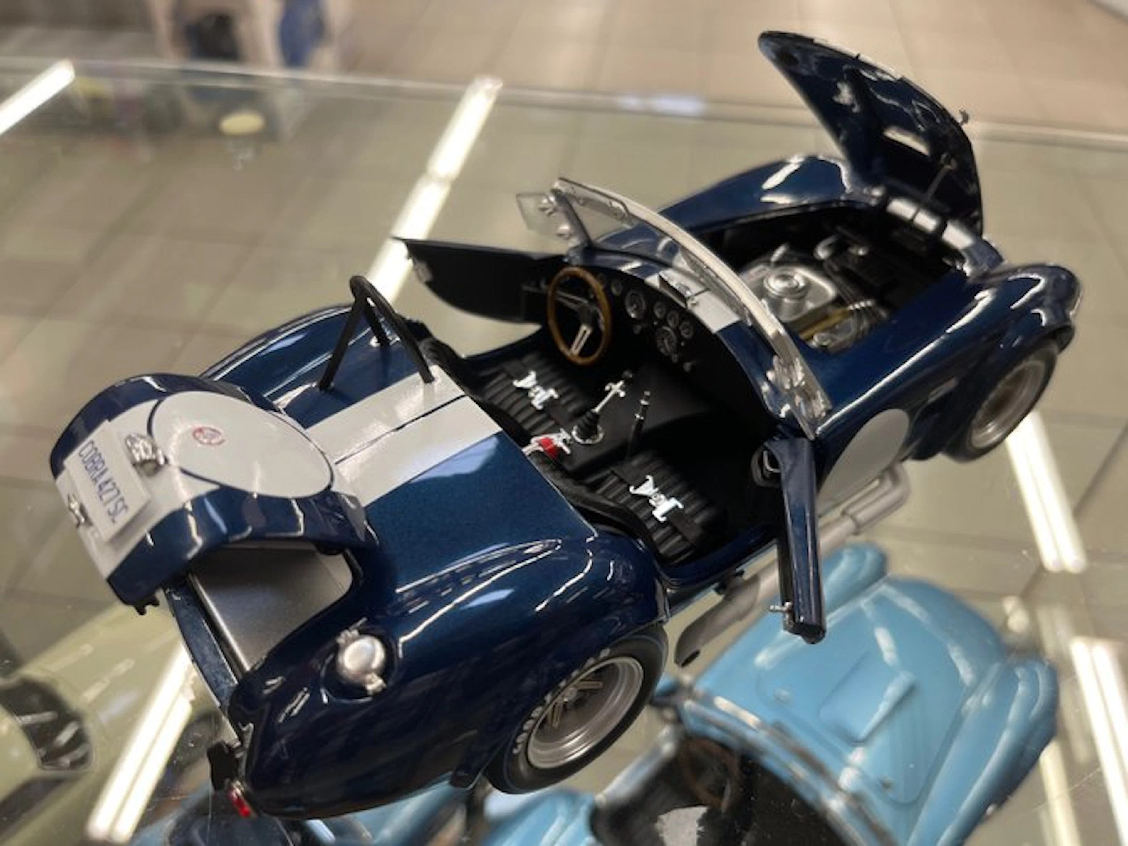 Kyosho 1:18 - Model sports car - Shelby Cobra 427 S/C