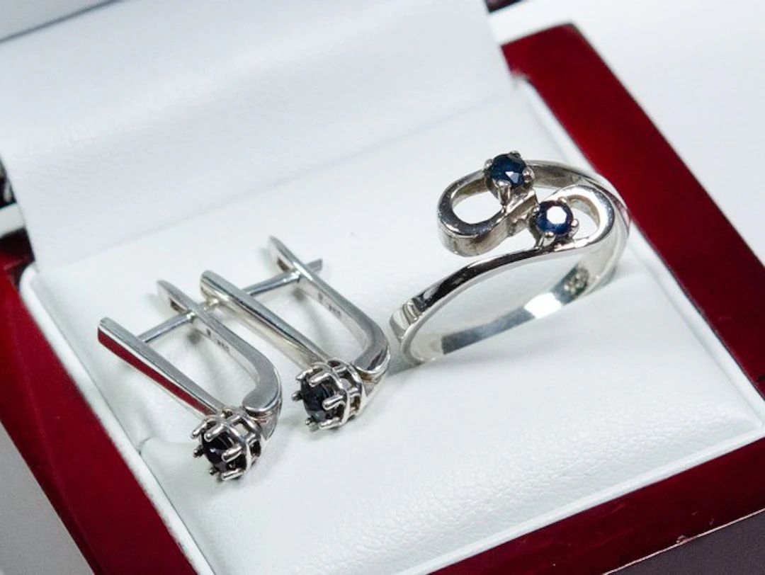 No reserve price - 2 piece jewellery set - 925 Silver - 0.80 ct Sapphire