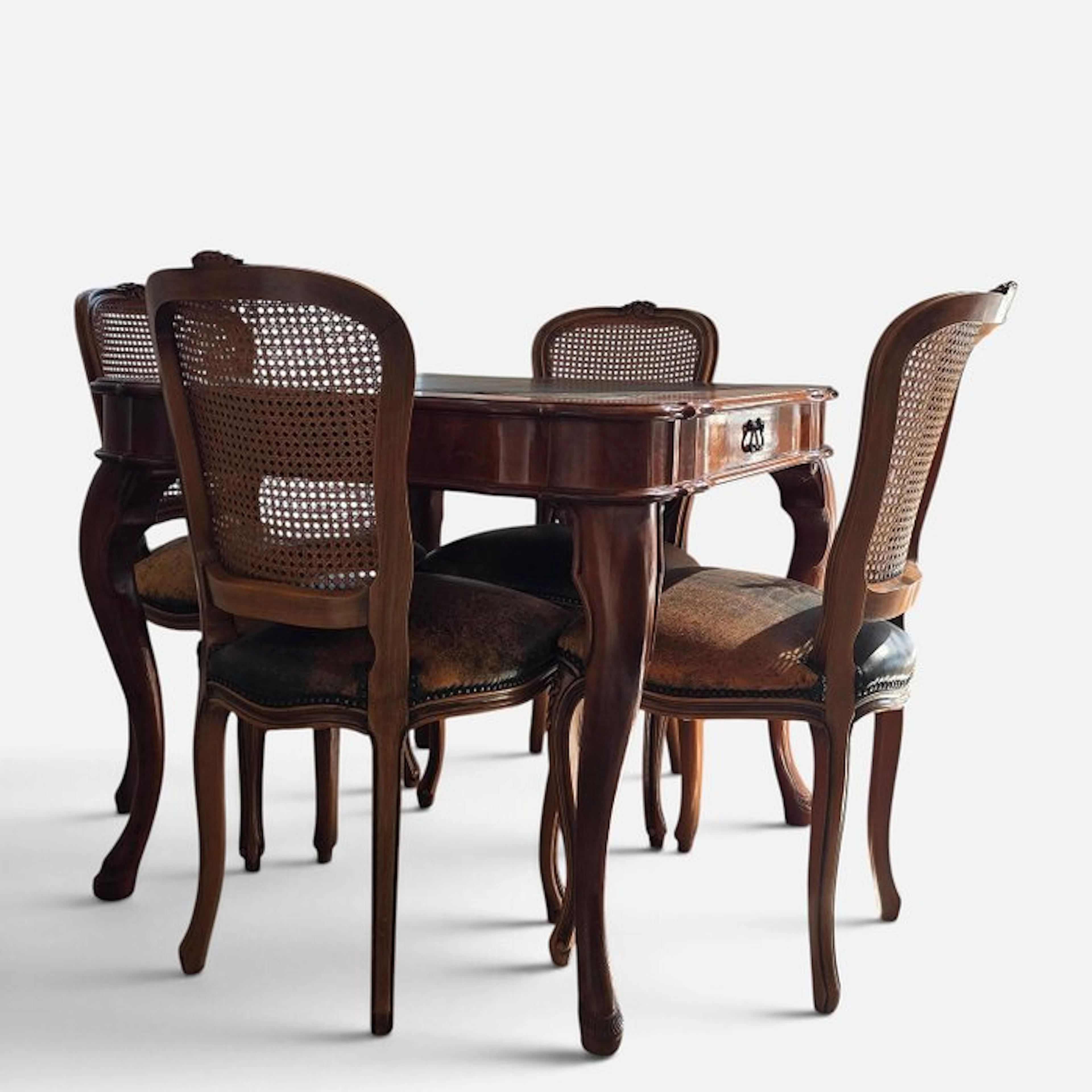 Games table - Burr walnut