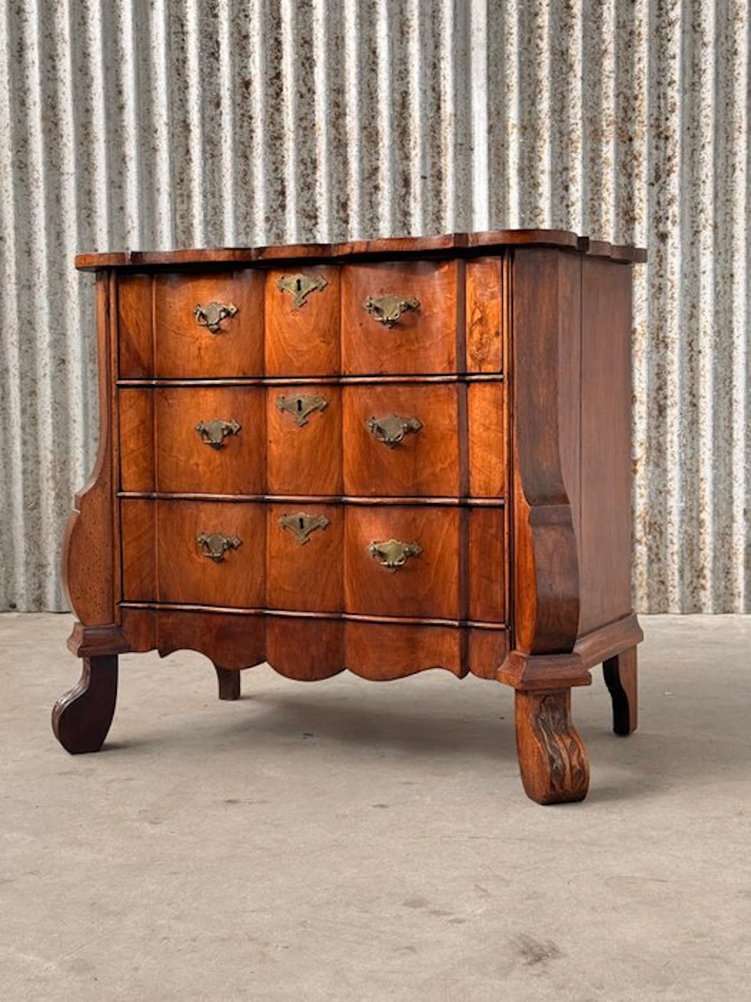 Commode - chest of drawers