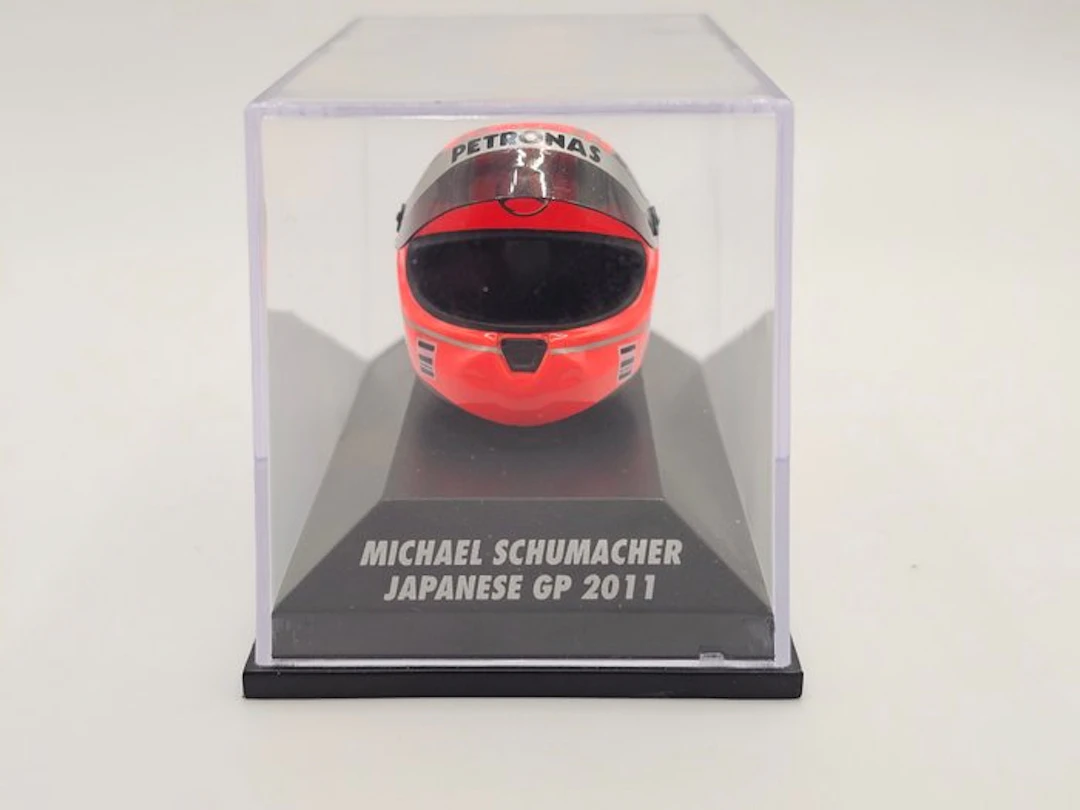 Schuberth 1:8 - Model car (2) - Michael Schumacher Japanese GP 2011