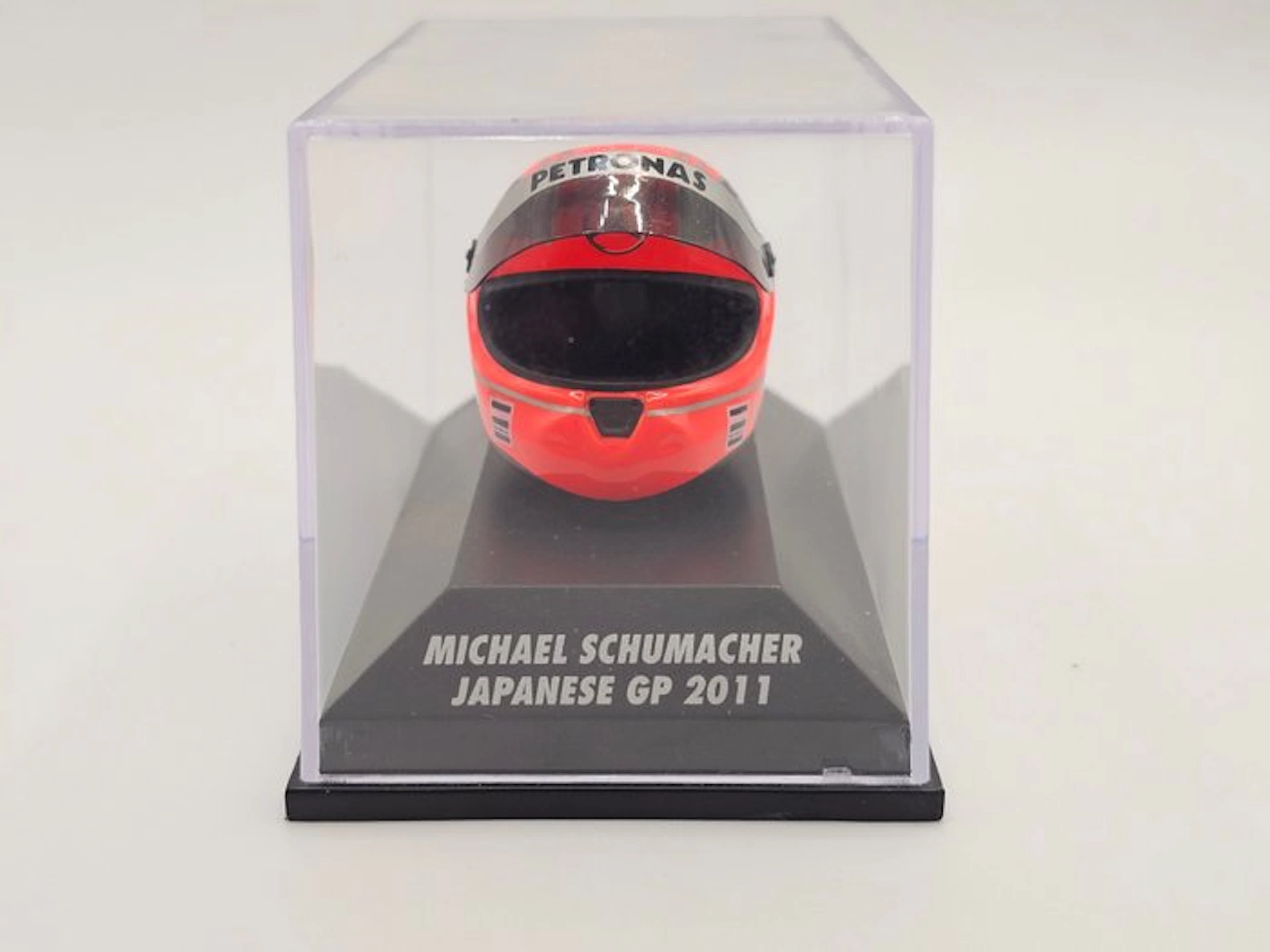 Schuberth 1:8 - Model car (2) - Michael Schumacher Japanese GP 2011